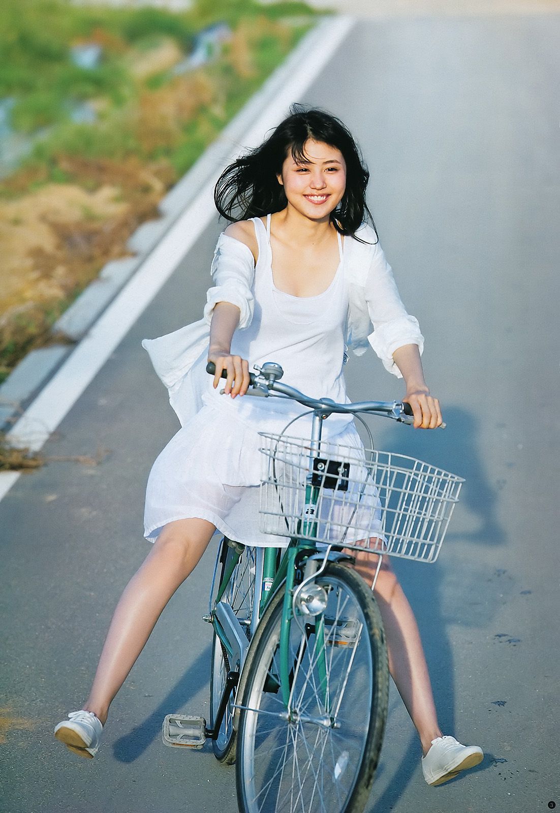 有村架純 横山由依 [週刊ヤングジャンプ] 2011年No.40 写真杂志_第4张