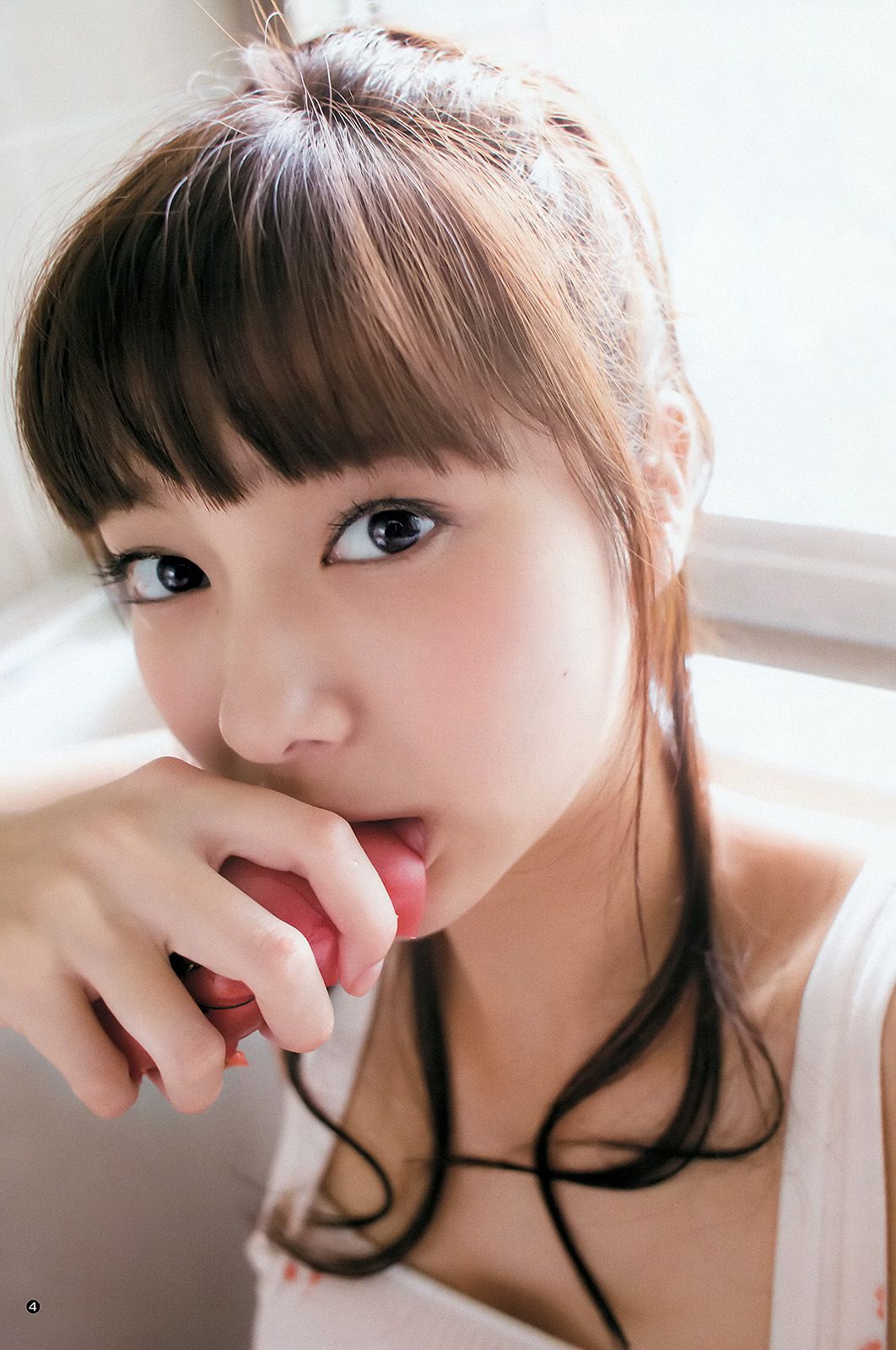 新川優愛 生駒里奈 [Weekly Young Jump] 2015年No.34 写真杂志_第5张