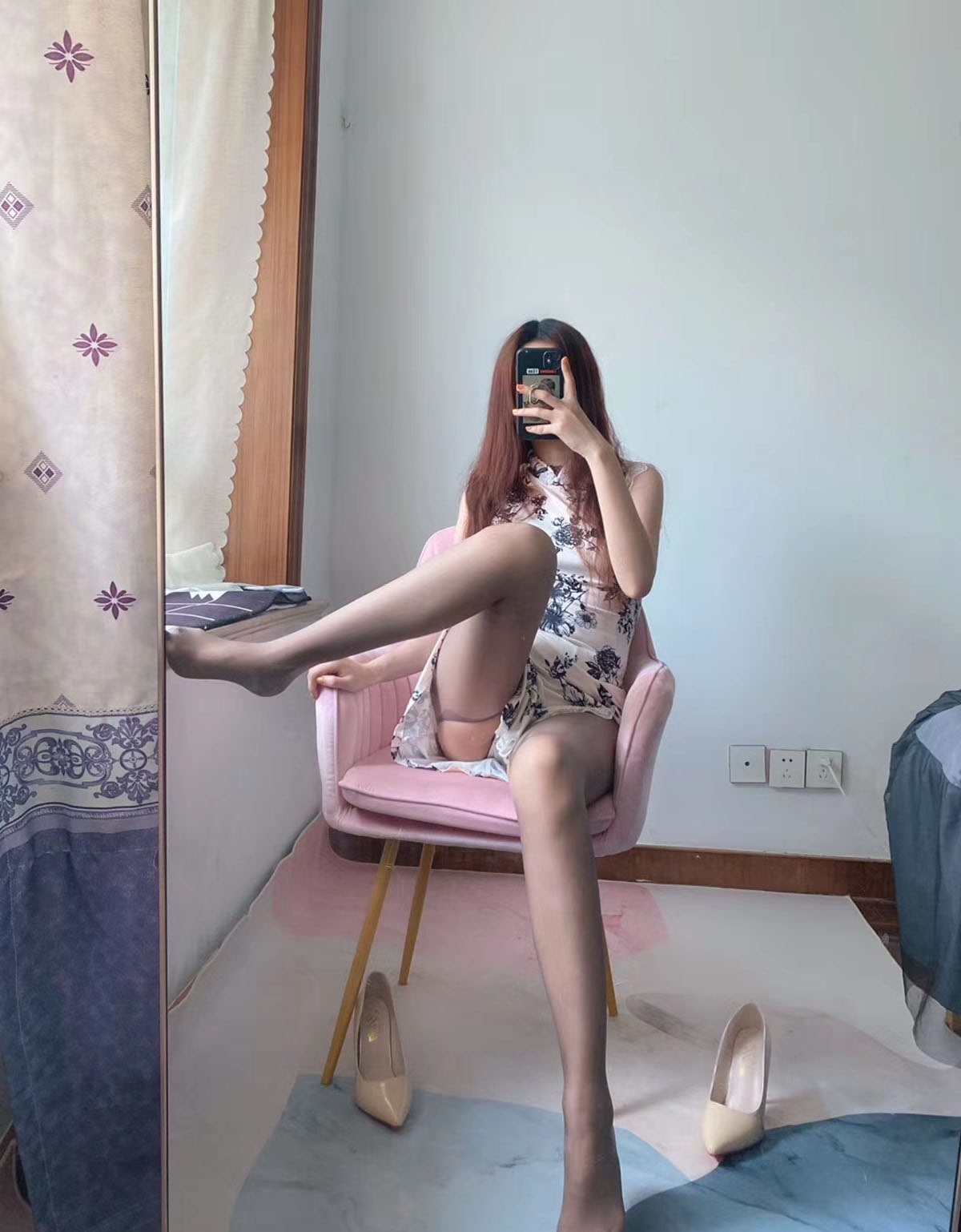 提袜少女 – 朋友圈收费系列套图&视频