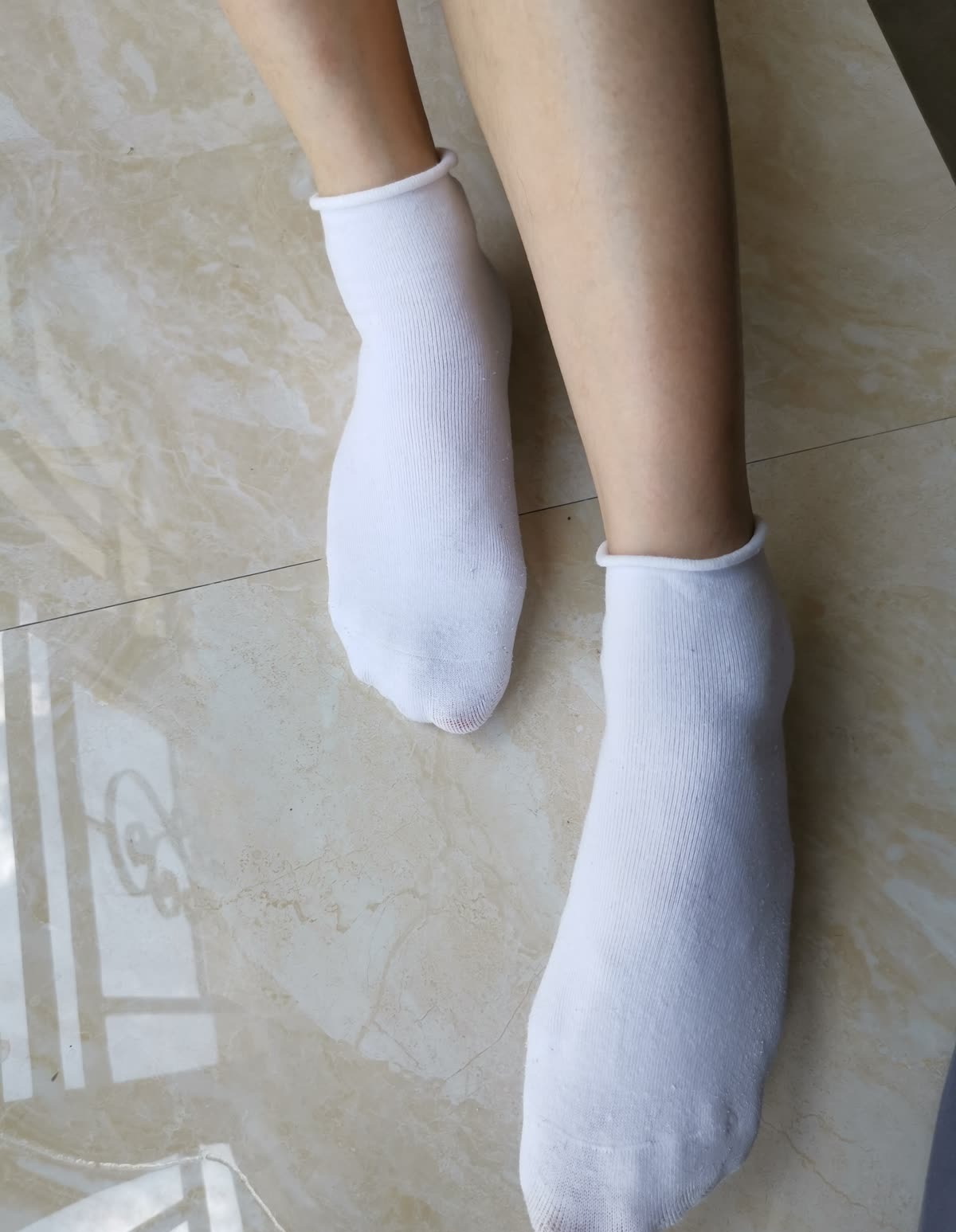 鱼鱼足影 – 全套足袜写真&视频[91期-2024.8]