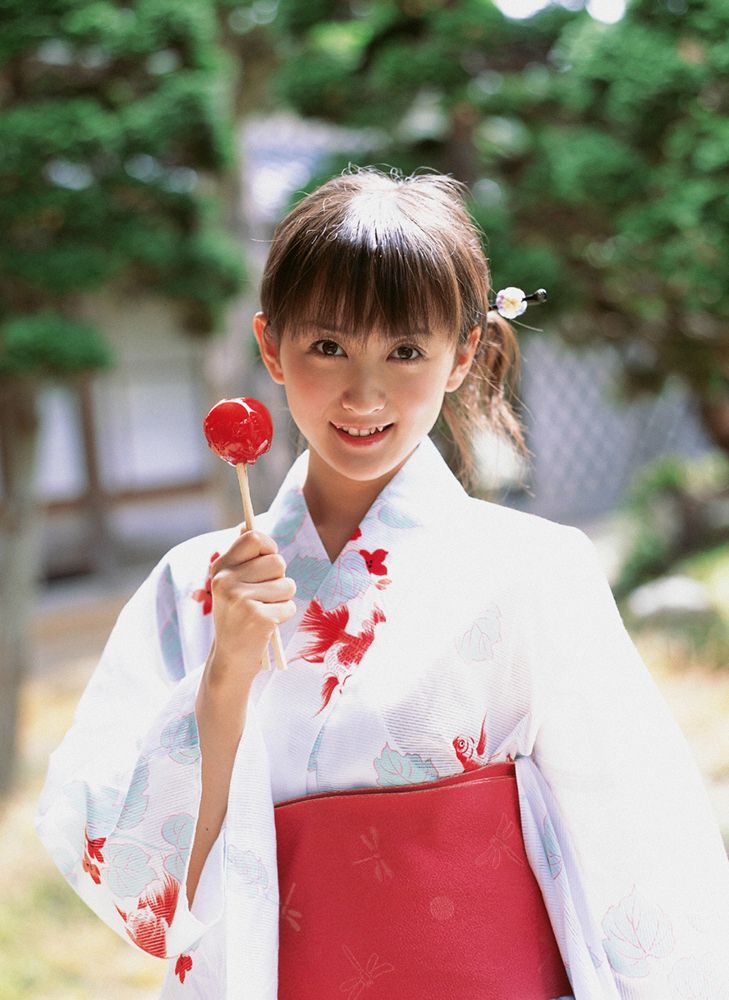 小松彩夏《オトナ？コドモ？》 [YS Web] Vol.135_第2张