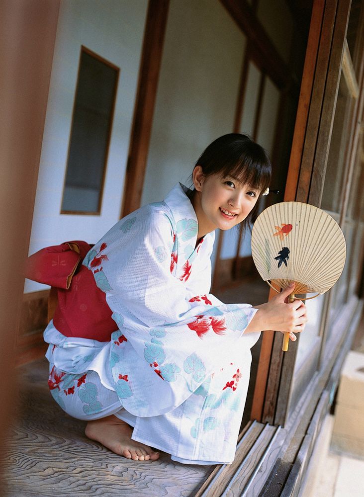 小松彩夏《オトナ？コドモ？》 [YS Web] Vol.135_第4张