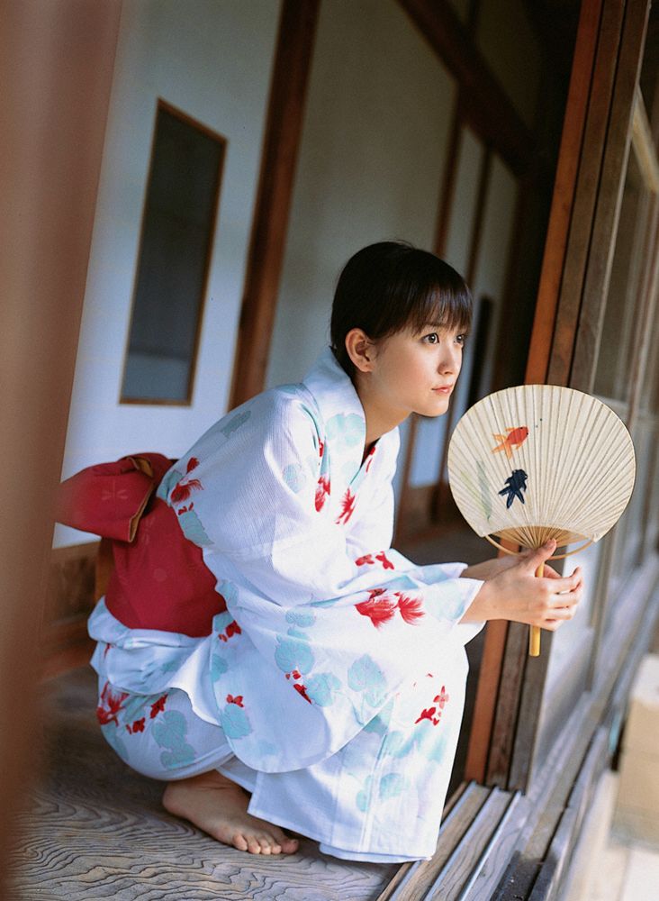 小松彩夏《オトナ？コドモ？》 [YS Web] Vol.135_第5张