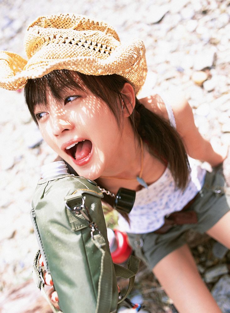 小松彩夏《おソトで大冒険》 [YS Web] Vol.146_第4张