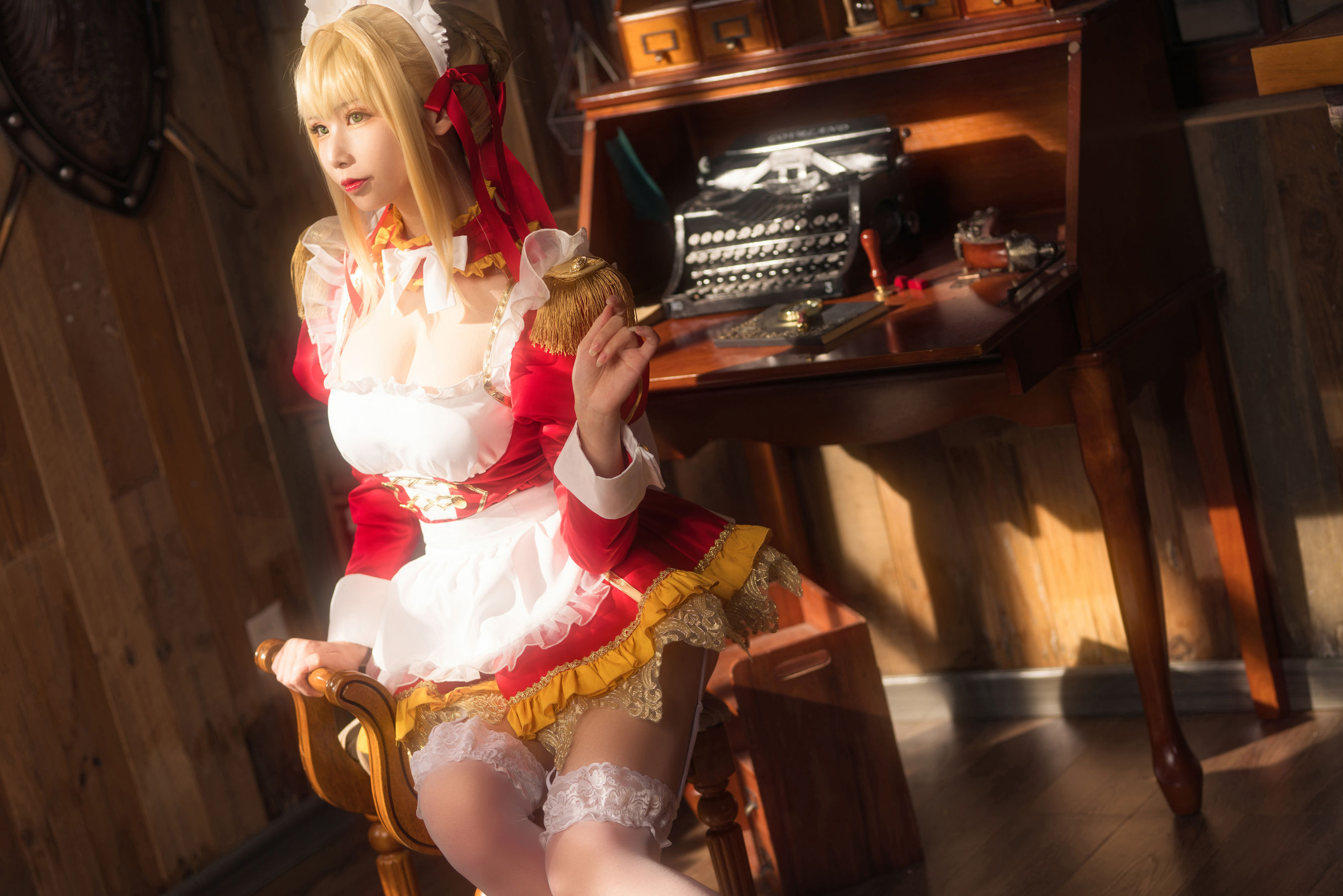 动漫博主爱老师_PhD – 尼禄YD女仆 [18P]