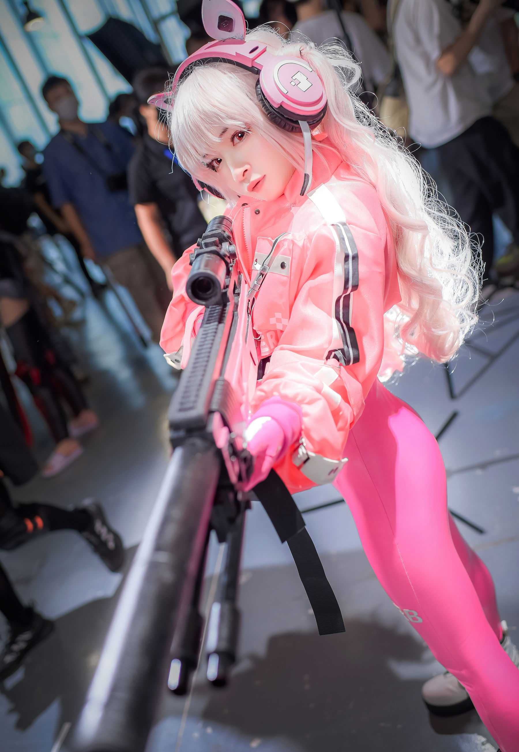 动漫博主九九八XY – 萤火虫漫展 NIKKE 胜利女神 爱丽丝 [18P]