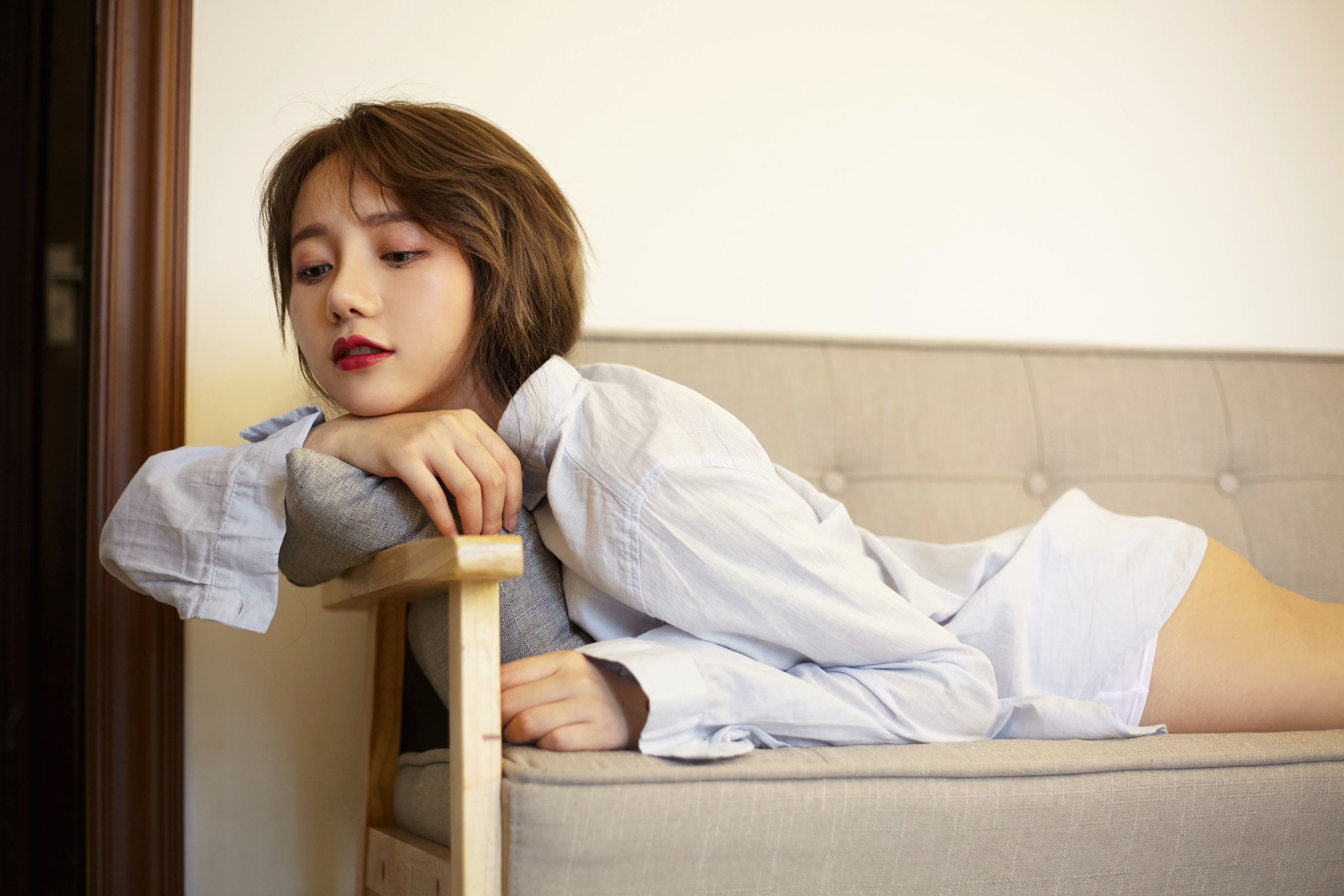 [萝莉COS] 洛丽塔大哥 – 灰衬衫 [9P]