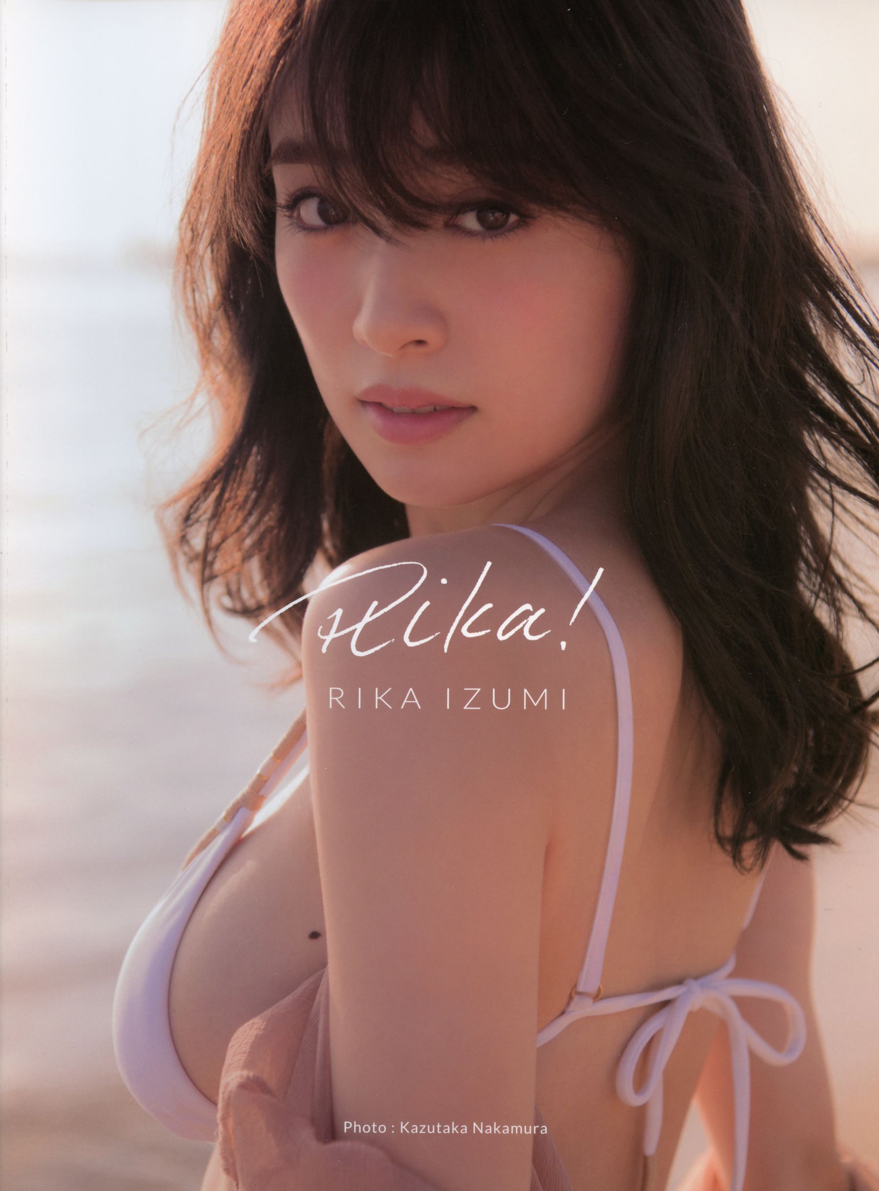 Rika Izumi 泉里香 1st Photobook「Rika!」 [126P]