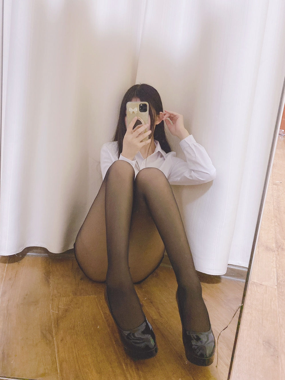 Coser衣衣 – OL制服 [26P]