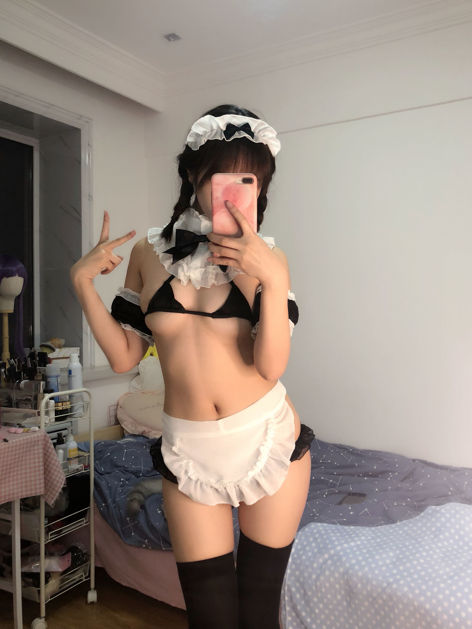 动漫博主雯妹 自拍本（1号本）女仆 [24P]