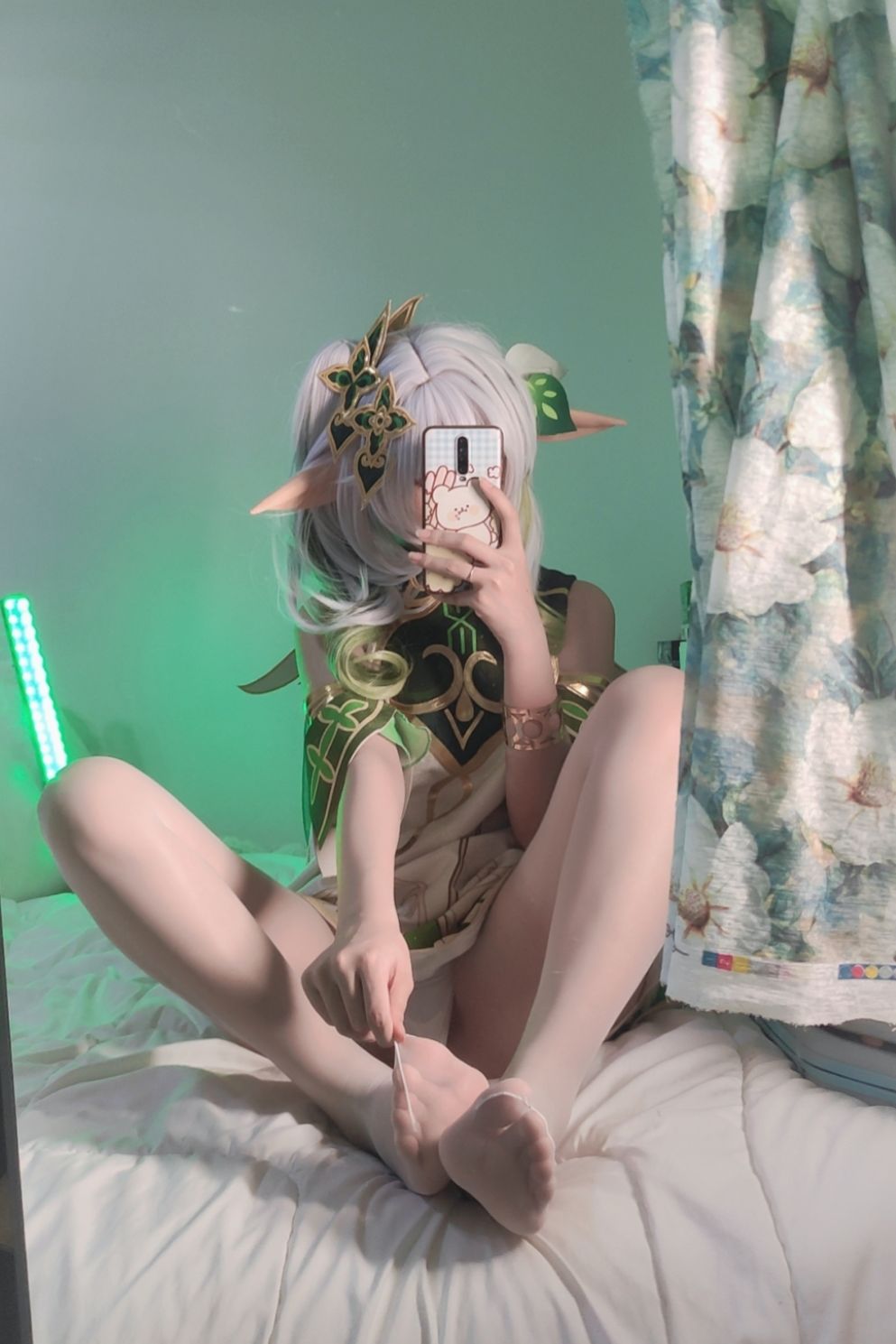 洛桑w伊梓 – 小草神 [28P]