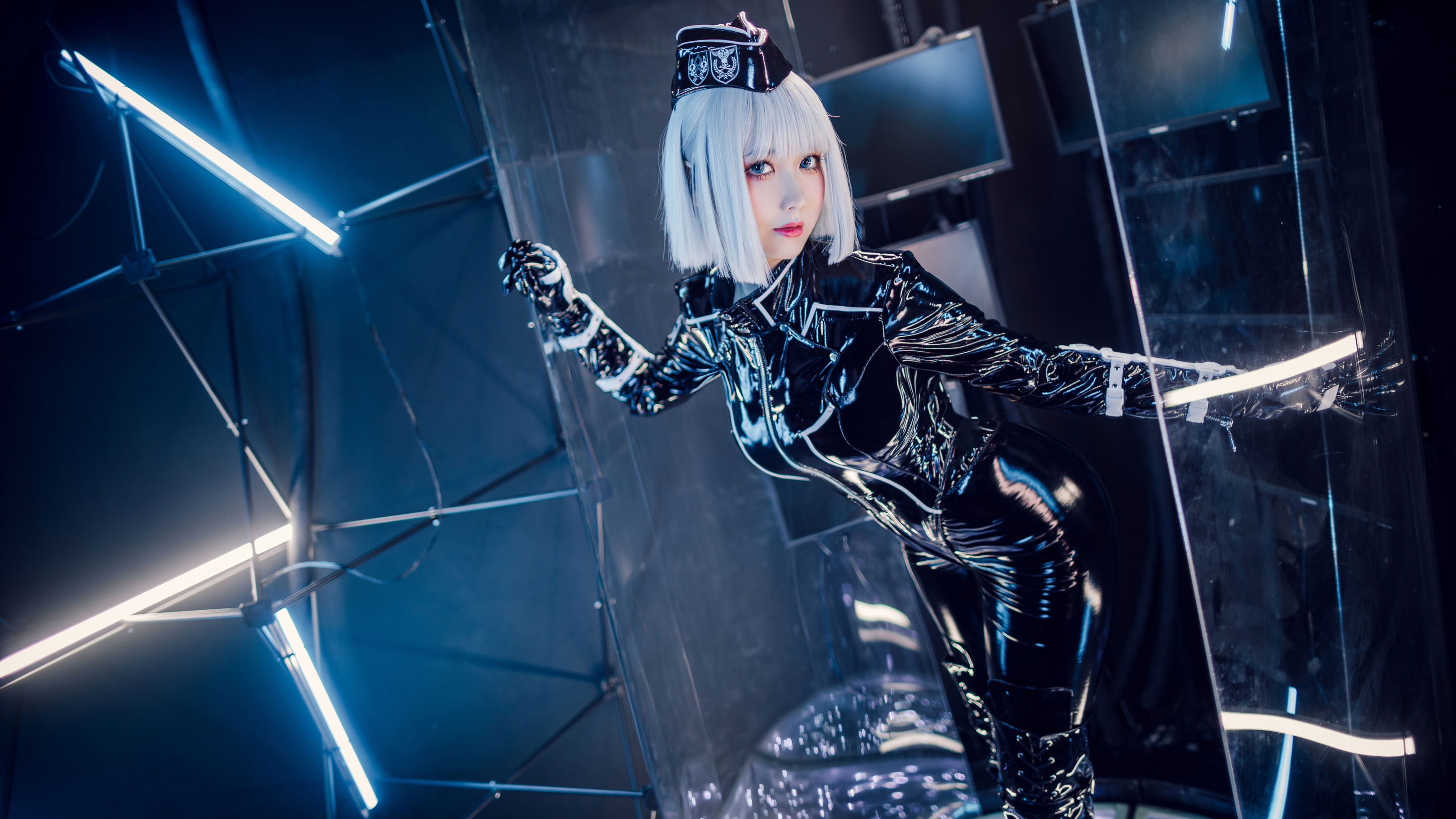 izumi泉桃子福利 – 帝国通讯官 [30P]