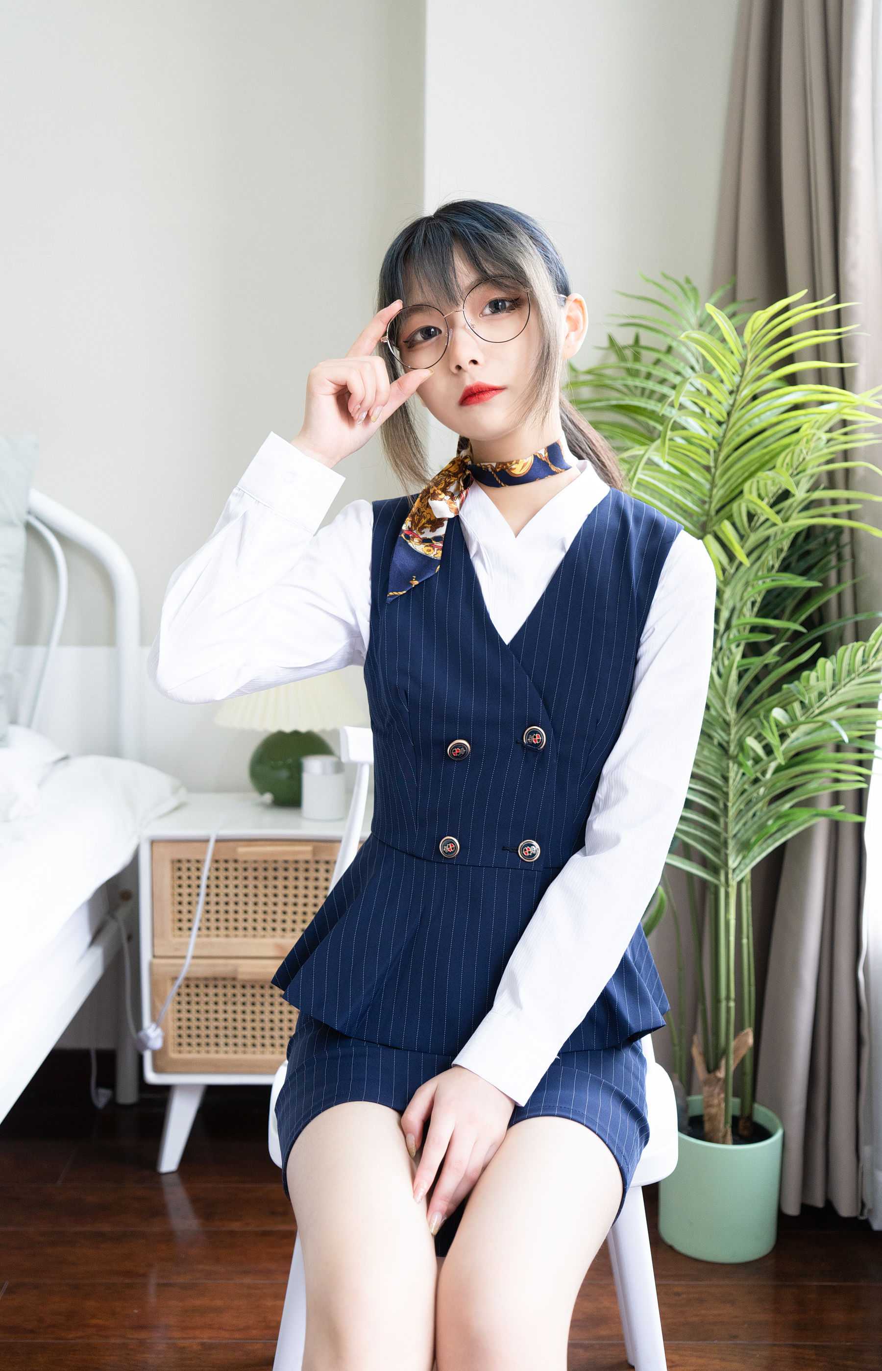 梨瑾瑾 – 乘务员 [20P]