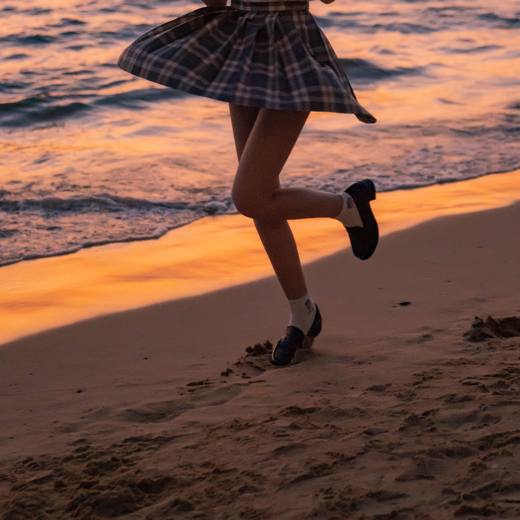 桜桃喵 – 逐海 [17P]