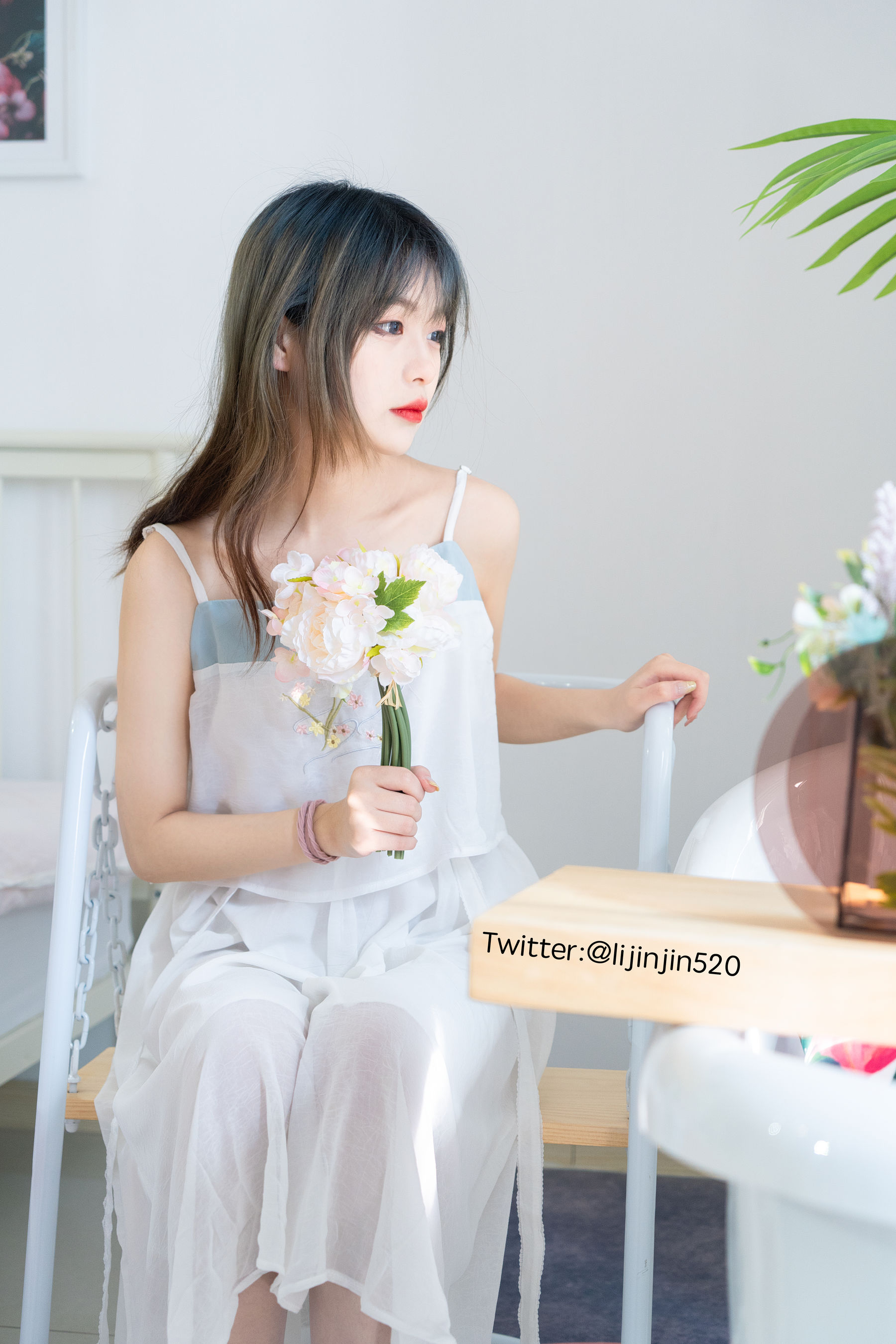 梨瑾瑾 – 室内吊带裙 [20P]