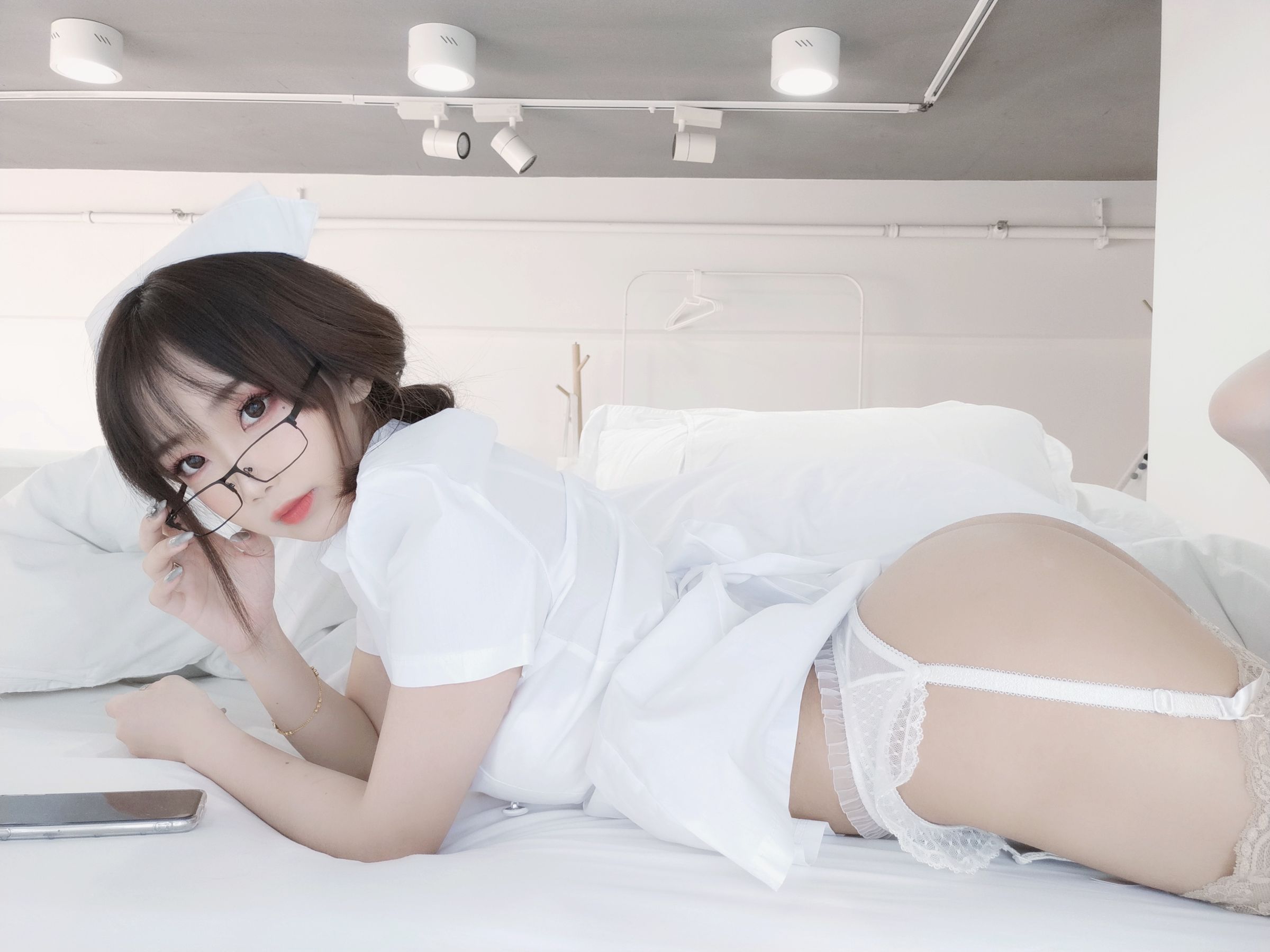 [Cosplay写真] 白嫩美少女鬼畜瑶 – 笨蛋护士 [45P]