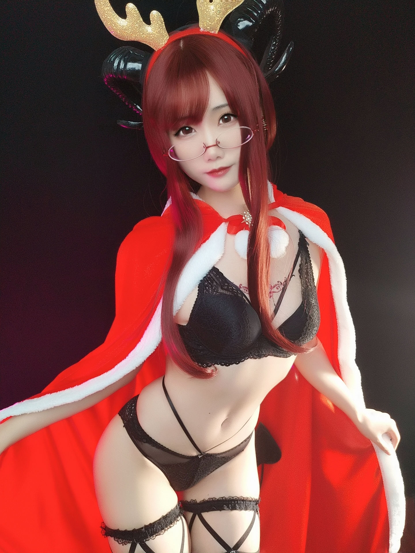 动漫博主曉美媽 – (圣诞自拍)雪夜魅魔 [16P]