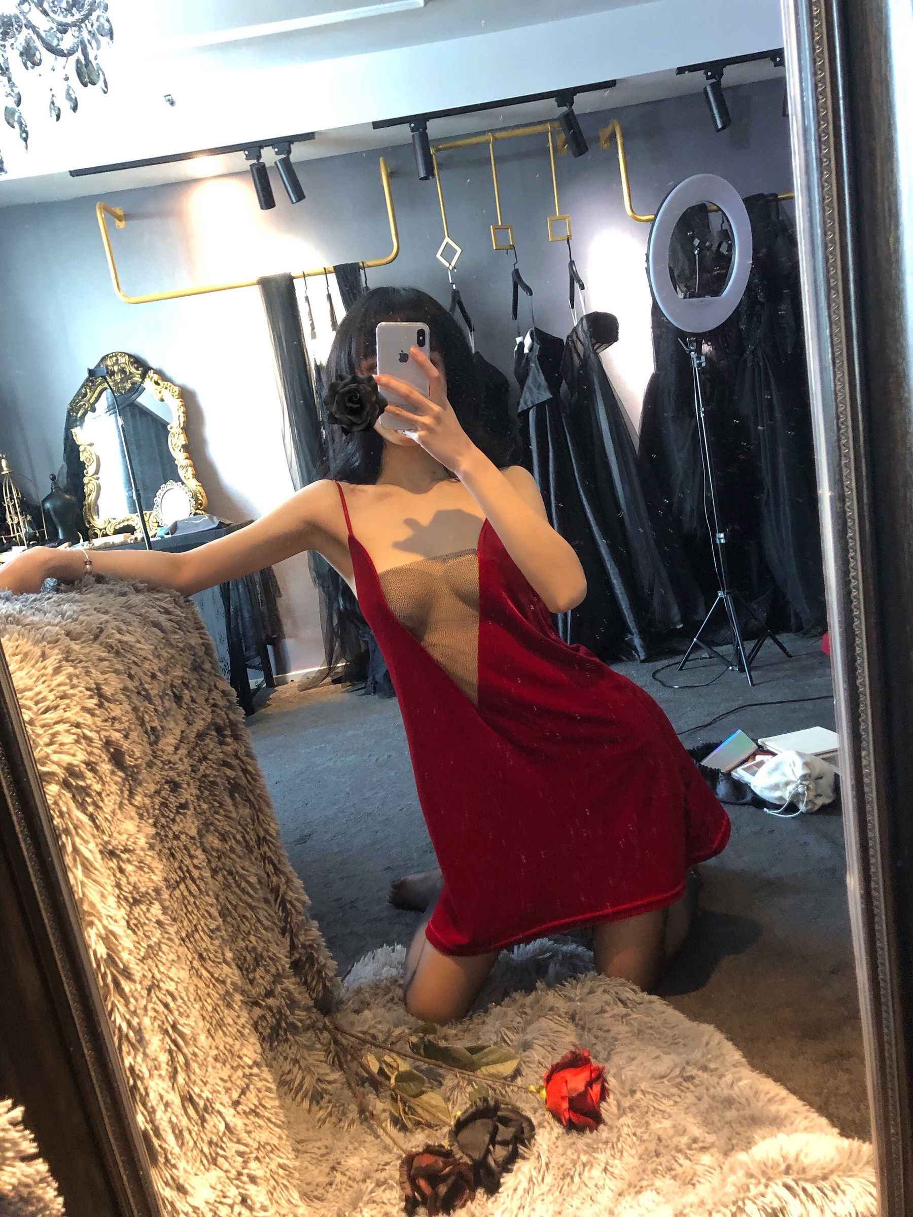 动漫博主阿包也是兔娘 – 红丝绒睡衣 [18P]