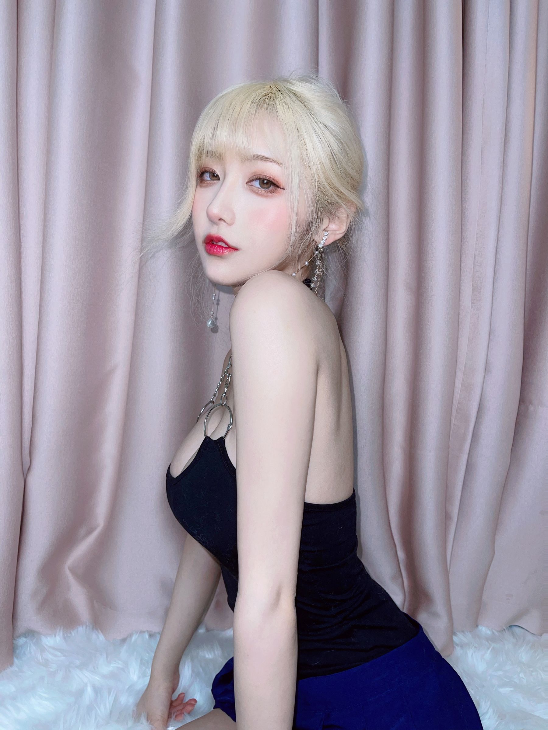 人气Coser啾小妍 – 金发芭比 [40P]