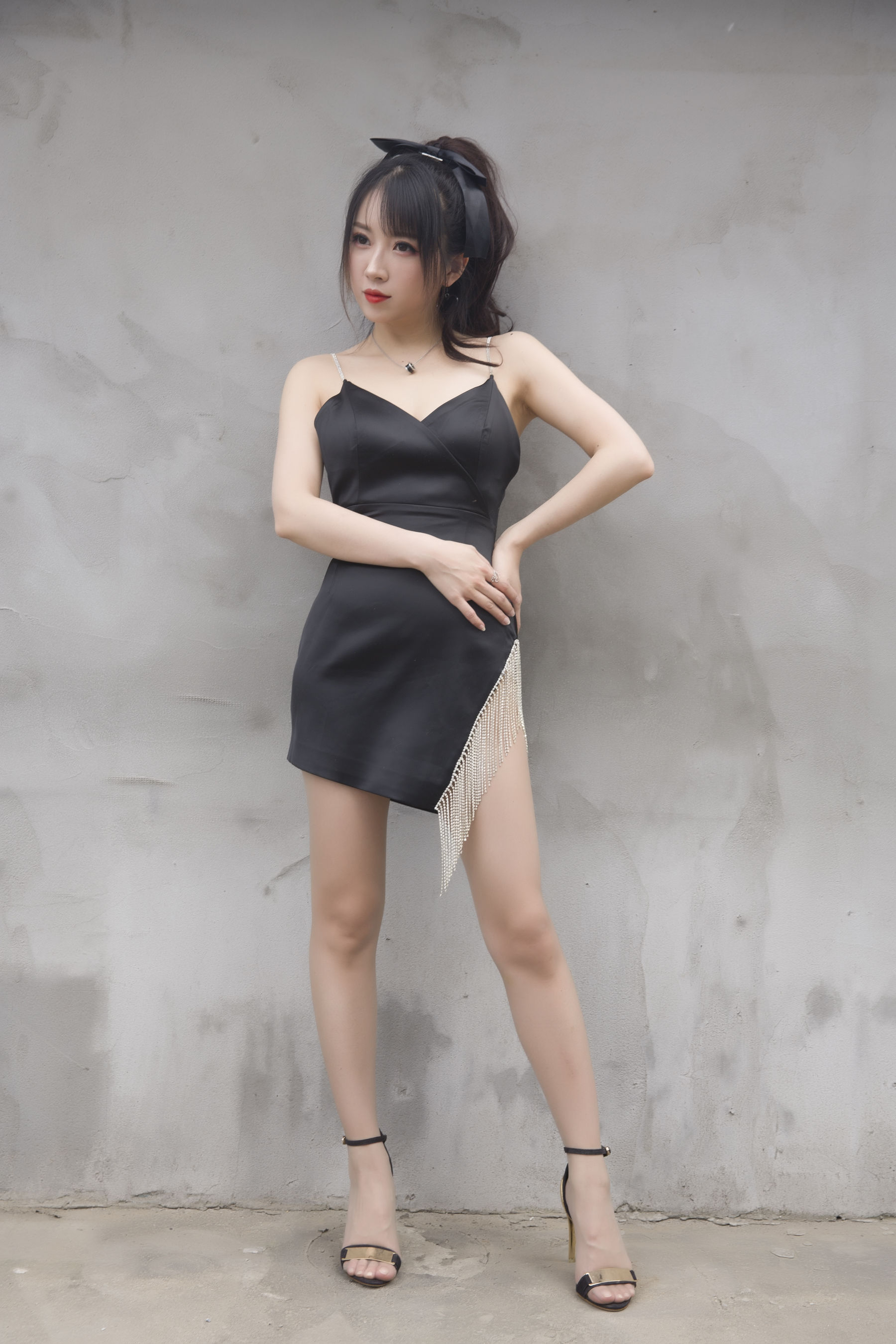 斗鱼主播小女巫露娜 – 黑色流苏 [32P]