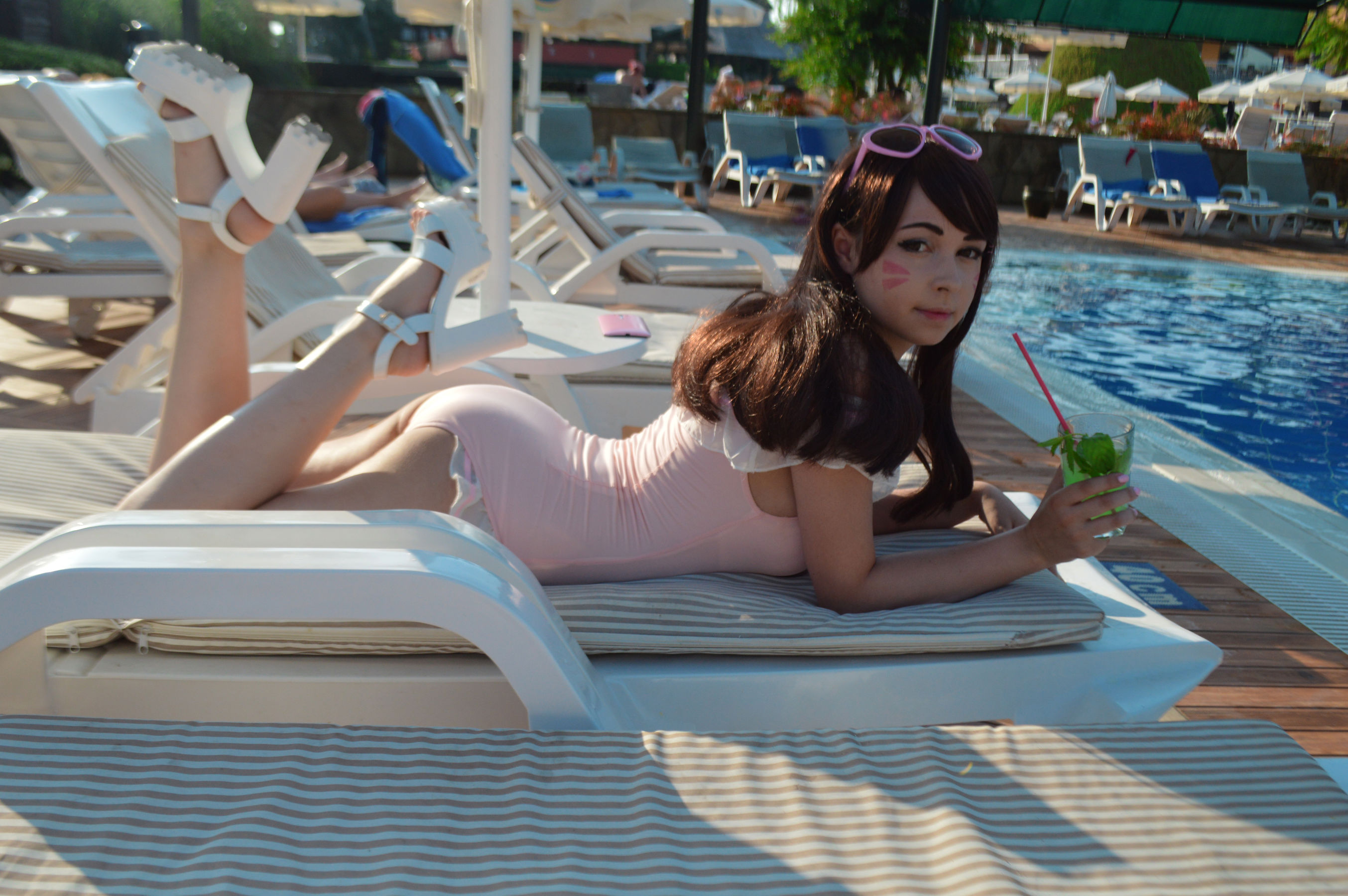 Yoshinobi – Swimsuit D.va [12P]