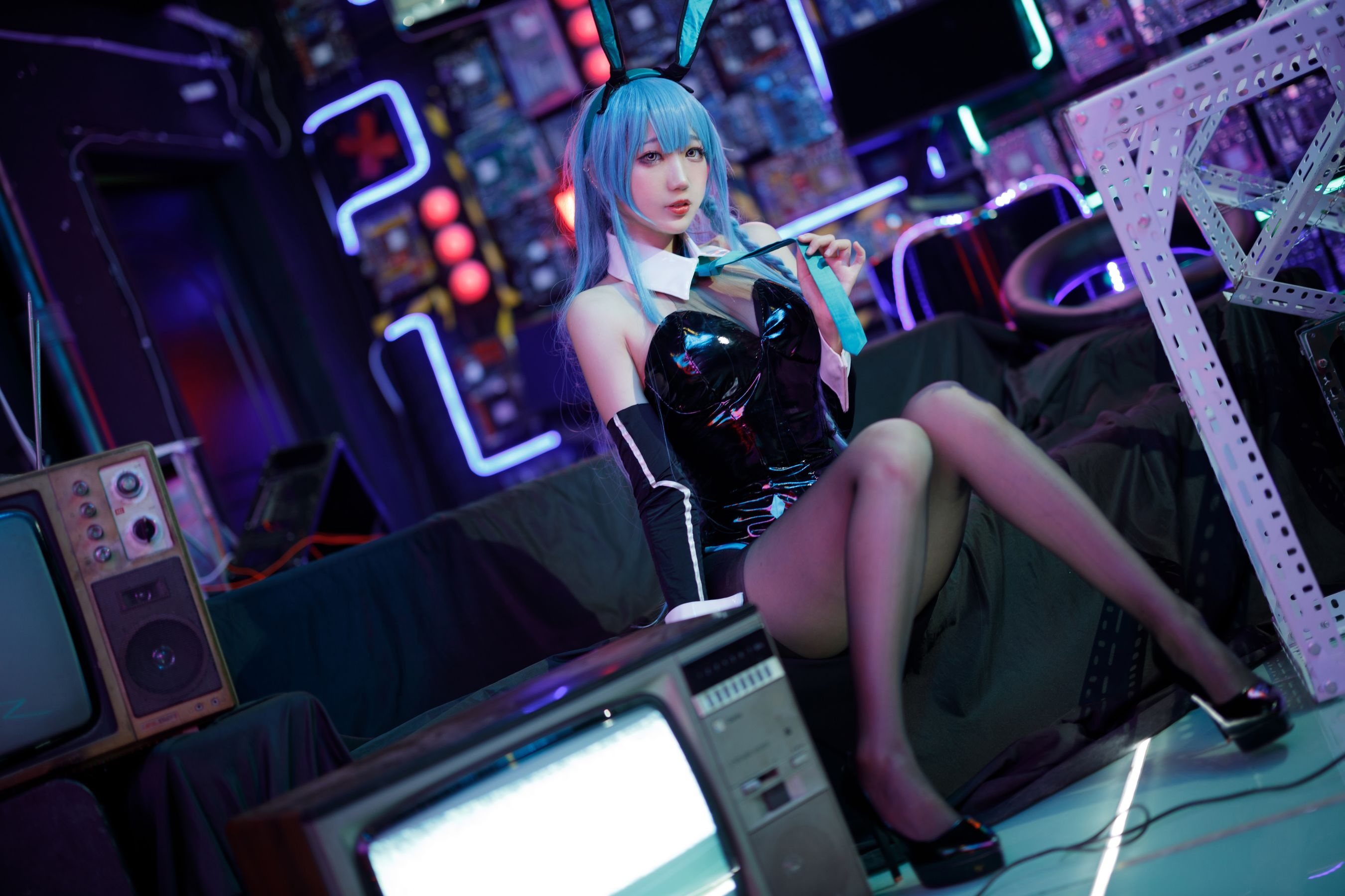 周叽是可爱兔兔 – 树城兔女郎 [28P]