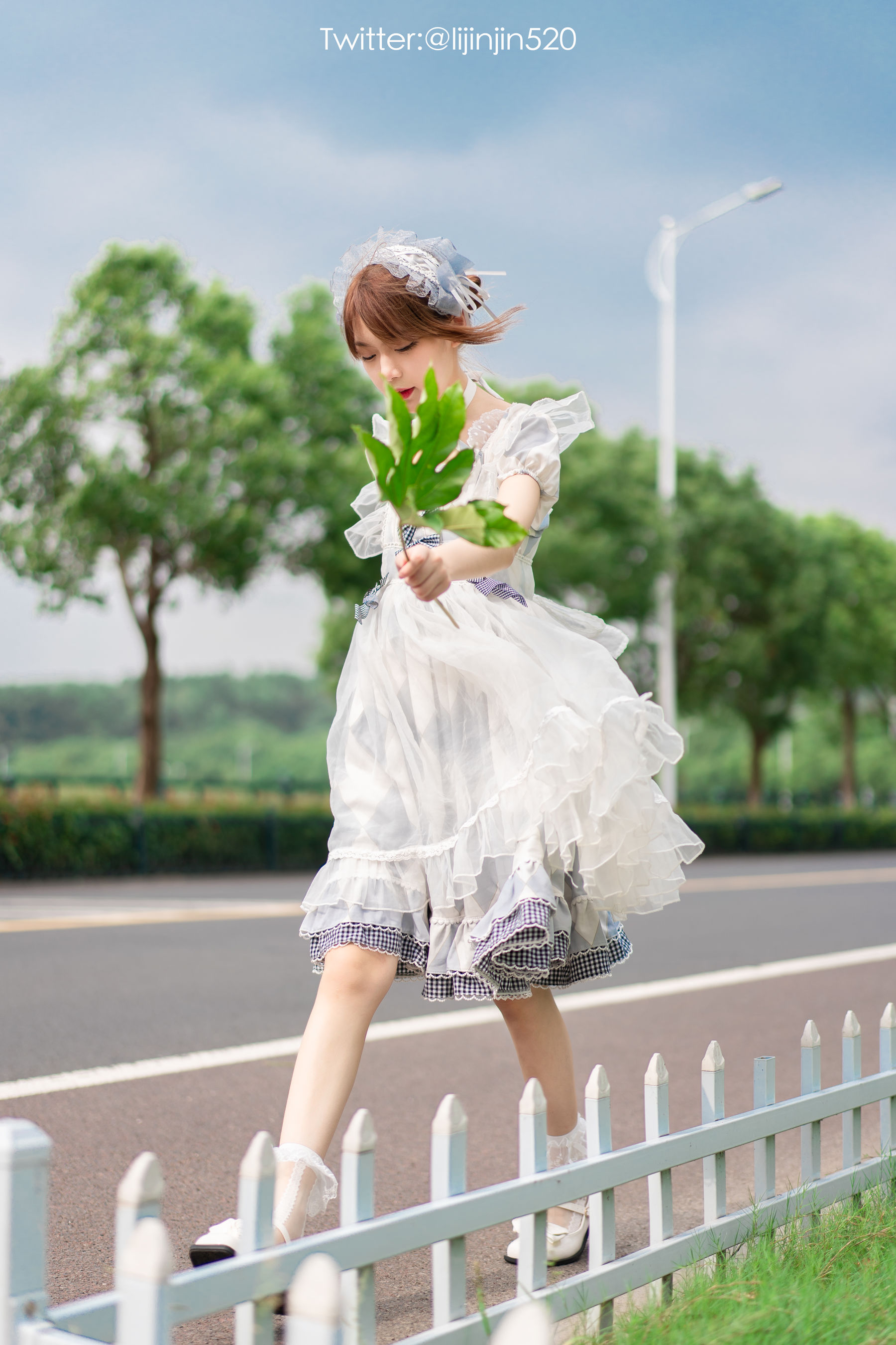 梨瑾瑾 – 草地 [22P]