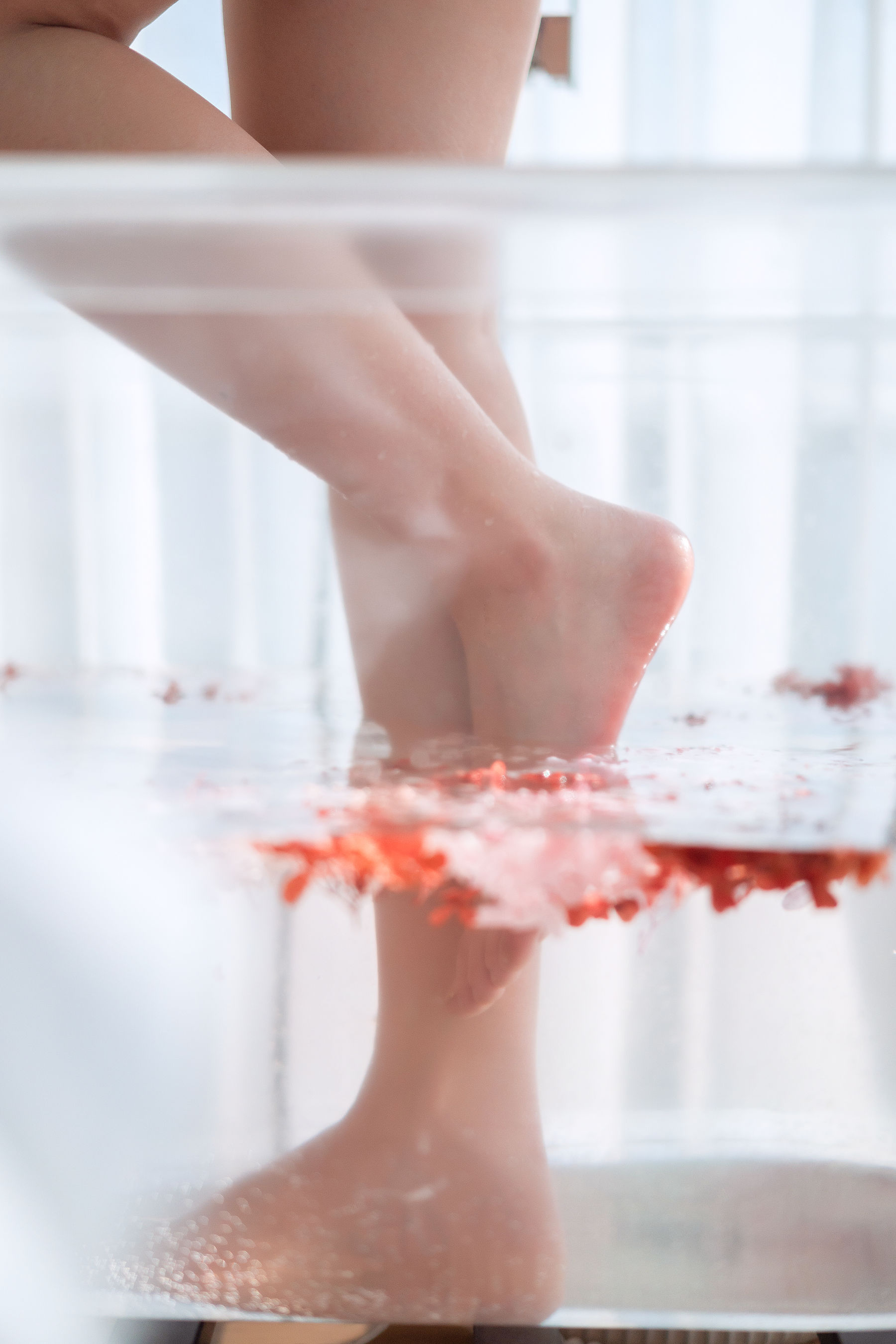 微博福利姬镜酱 私奔之泳衣 [61P]