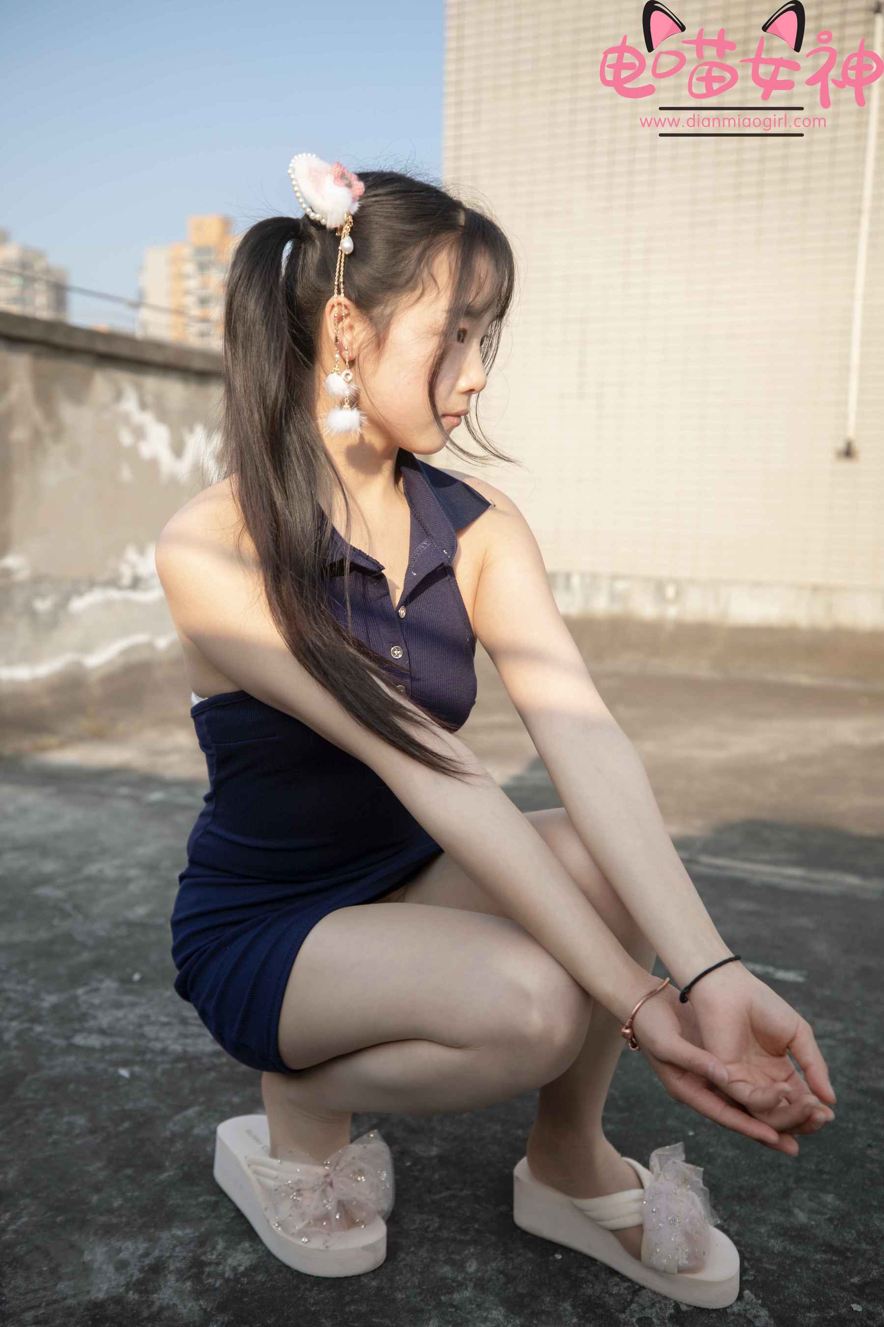 电喵女神 – 灵唯 天台 [77P]