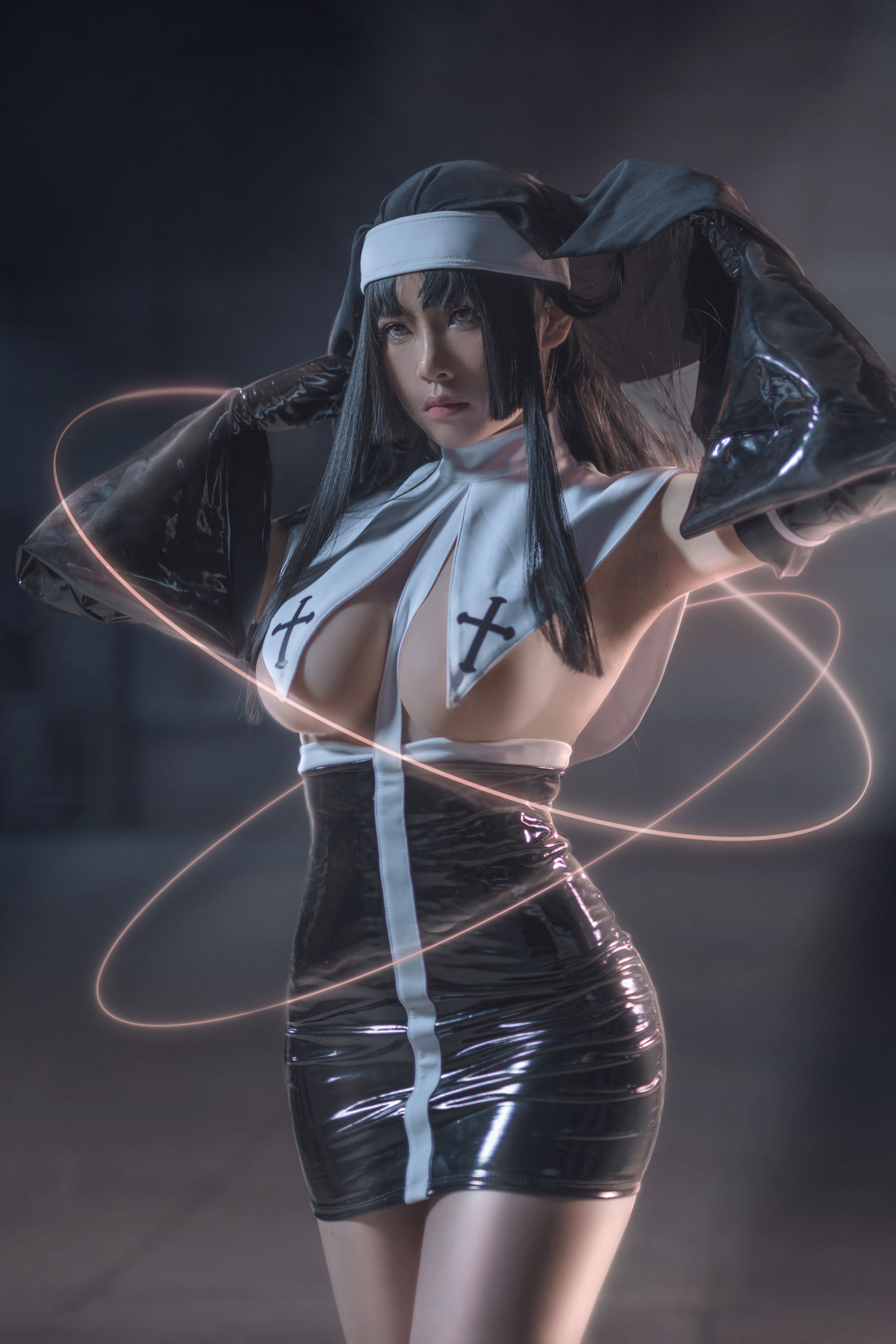 动漫博主uki雨季 – 修女黑胶衣 [12P]