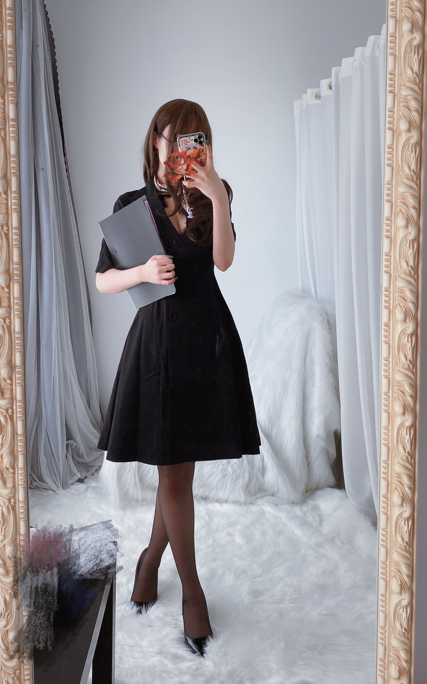 Coser小姐姐白银 – OL下的内衣 [115P]