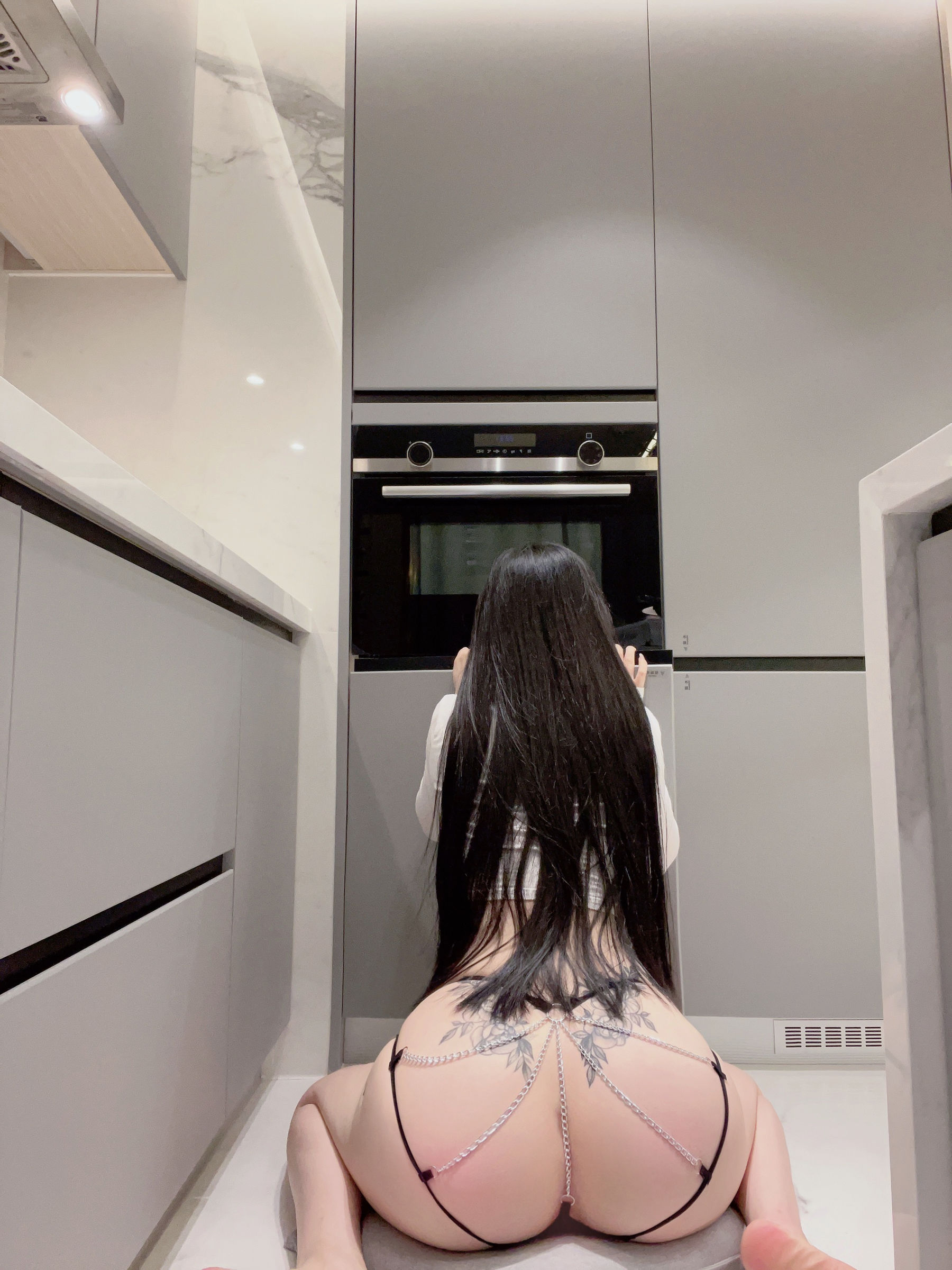 美臀女神左公子666 – 史上最细内内 [27P]