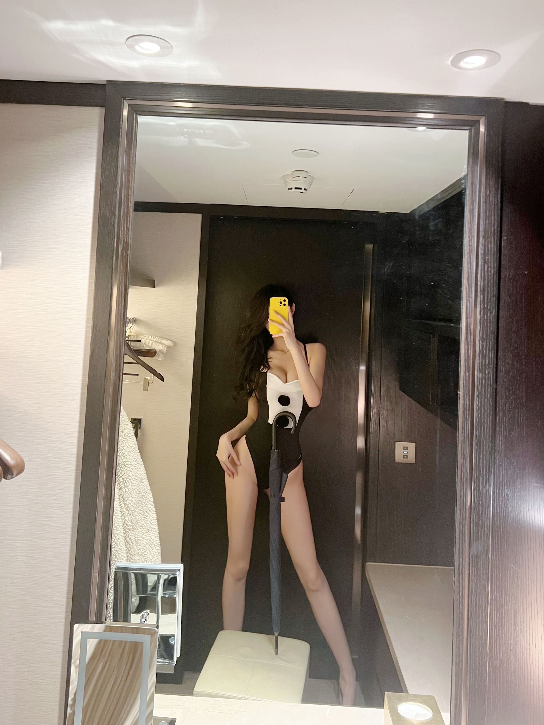 葛征GEZHENG – 黑色连体御姐 [22P]