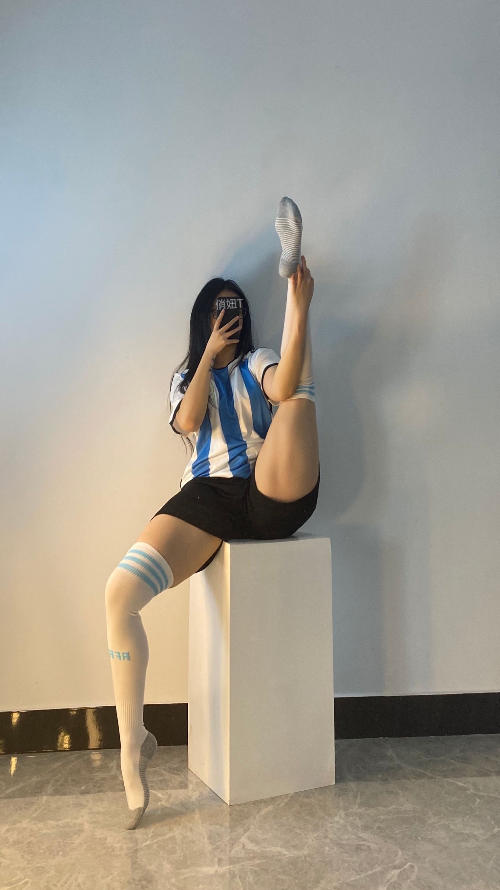 俏妞qiaoniuTT – 进来看球 [32P]