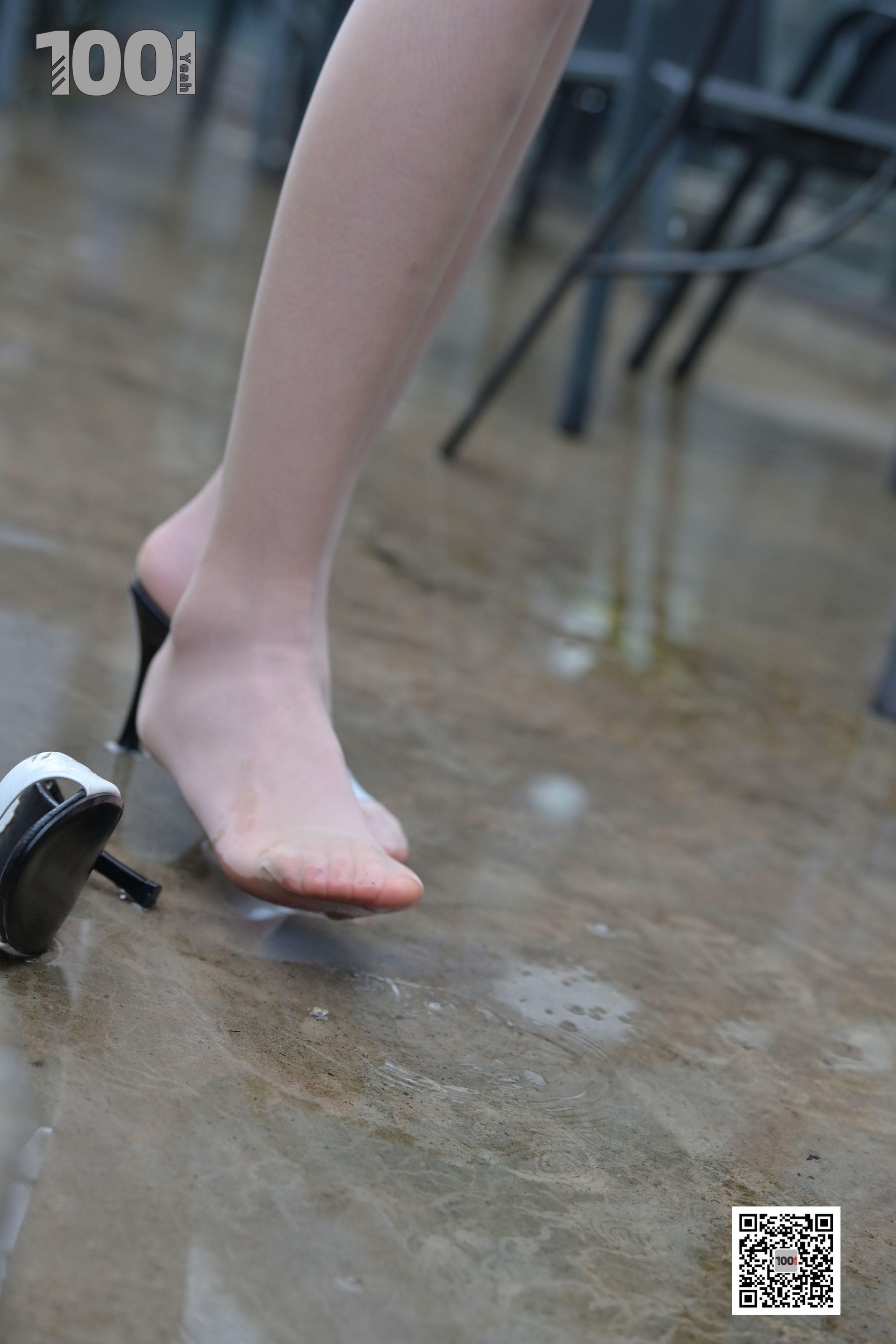 [一千零一夜] 162  草莓《雨中漫步2》_第1张