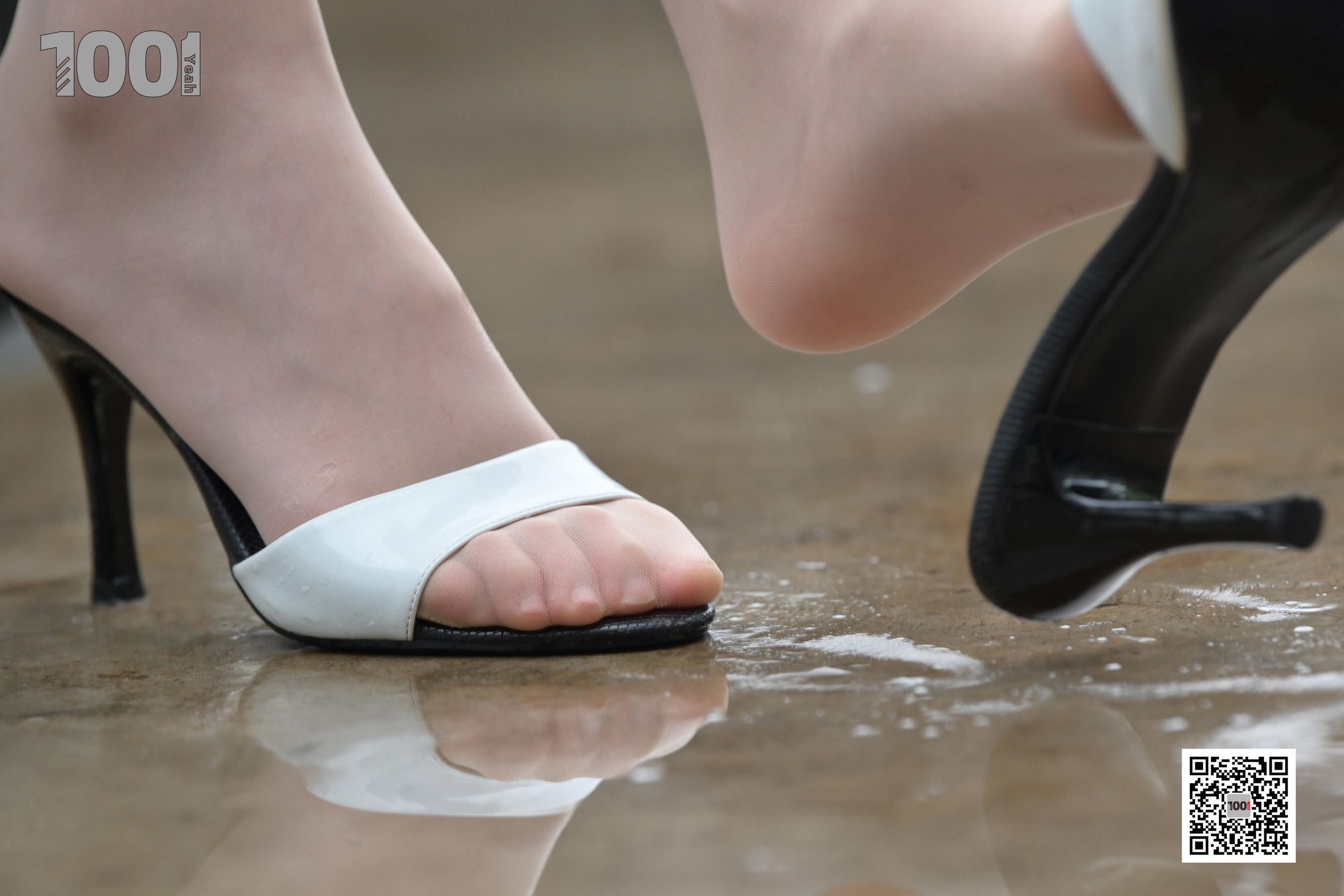 [一千零一夜] 162  草莓《雨中漫步2》_第3张