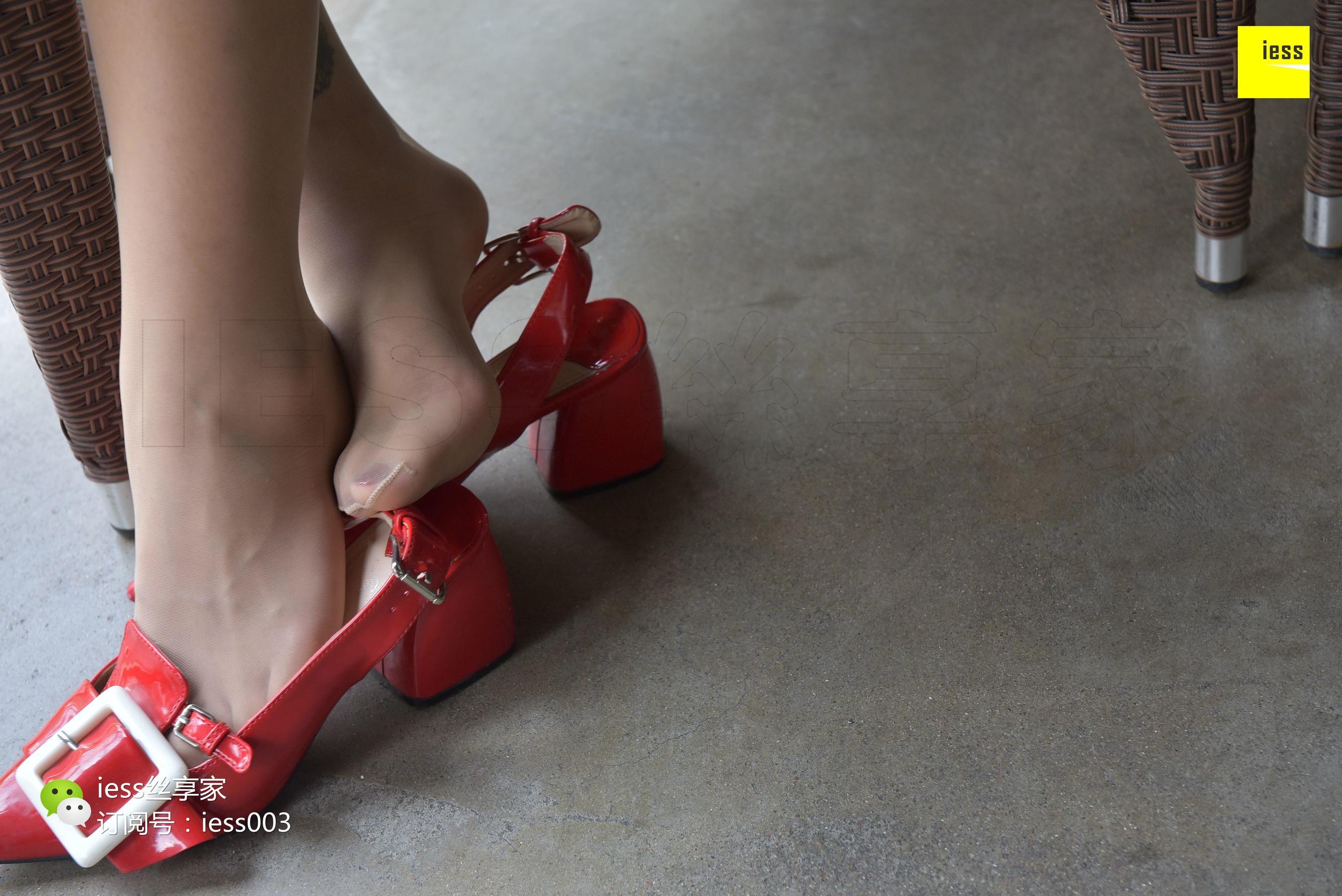 丝享家080 表妹 《从桌上到桌底视角》[IESS异思趣向]_第1张