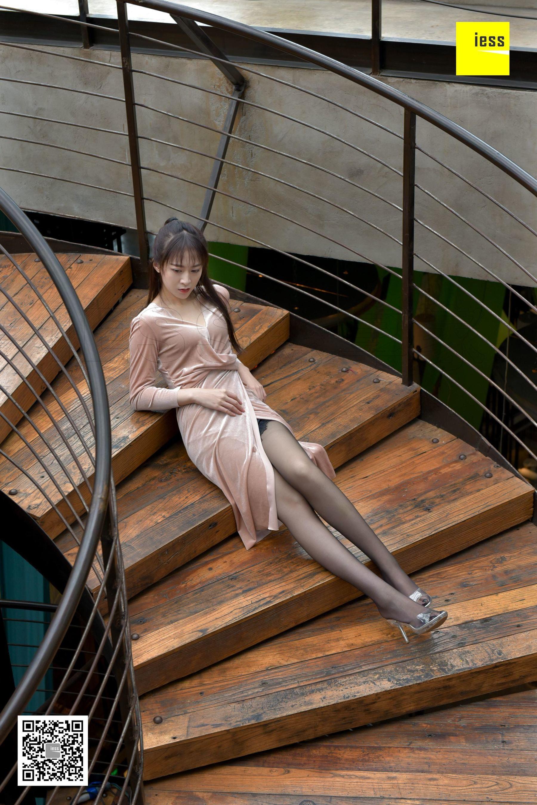 丝享家133 紫紫 《楼道里的黑丝美女》[IESS异思趣向]_第4张