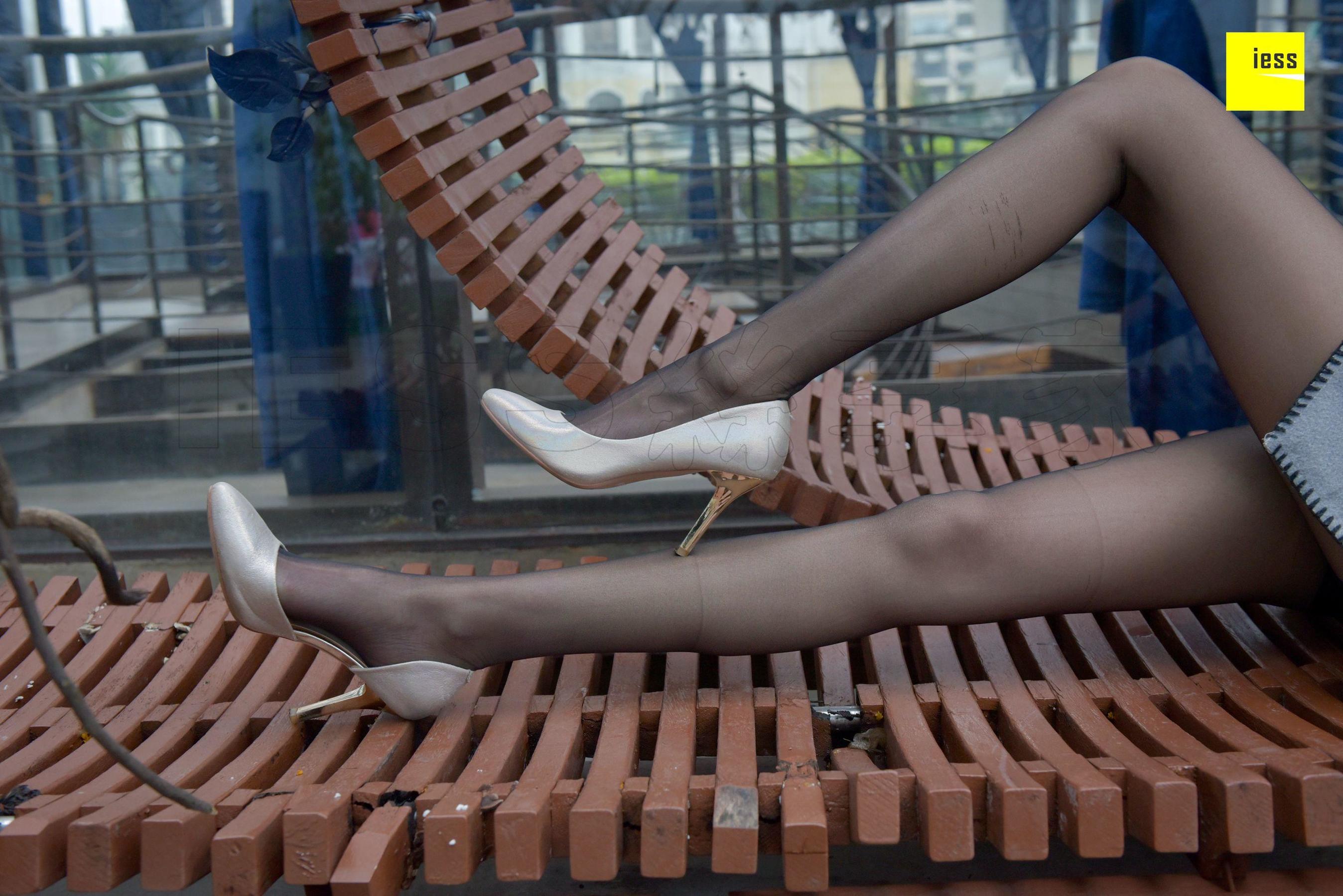 永英《雨后的黑丝》 [异思趣向IESS] 丝享家160_第5张