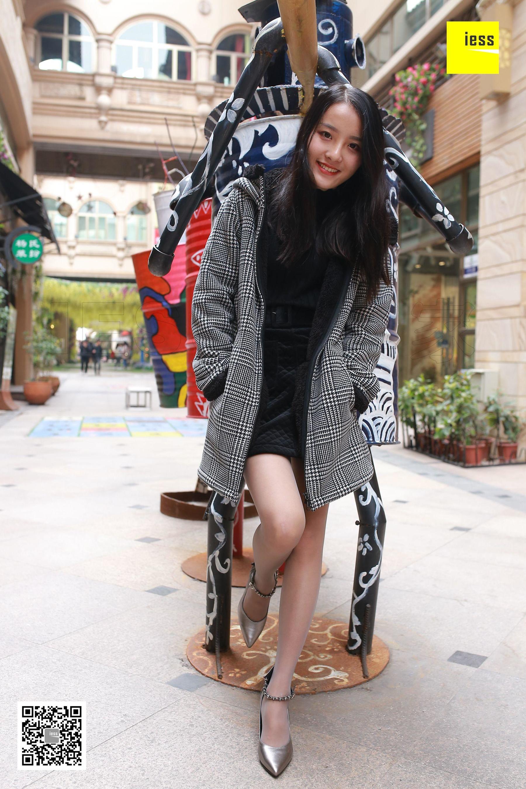 婉萍《婉萍街拍灰丝》 [异思趣向IESS] 丝享家182_第1张