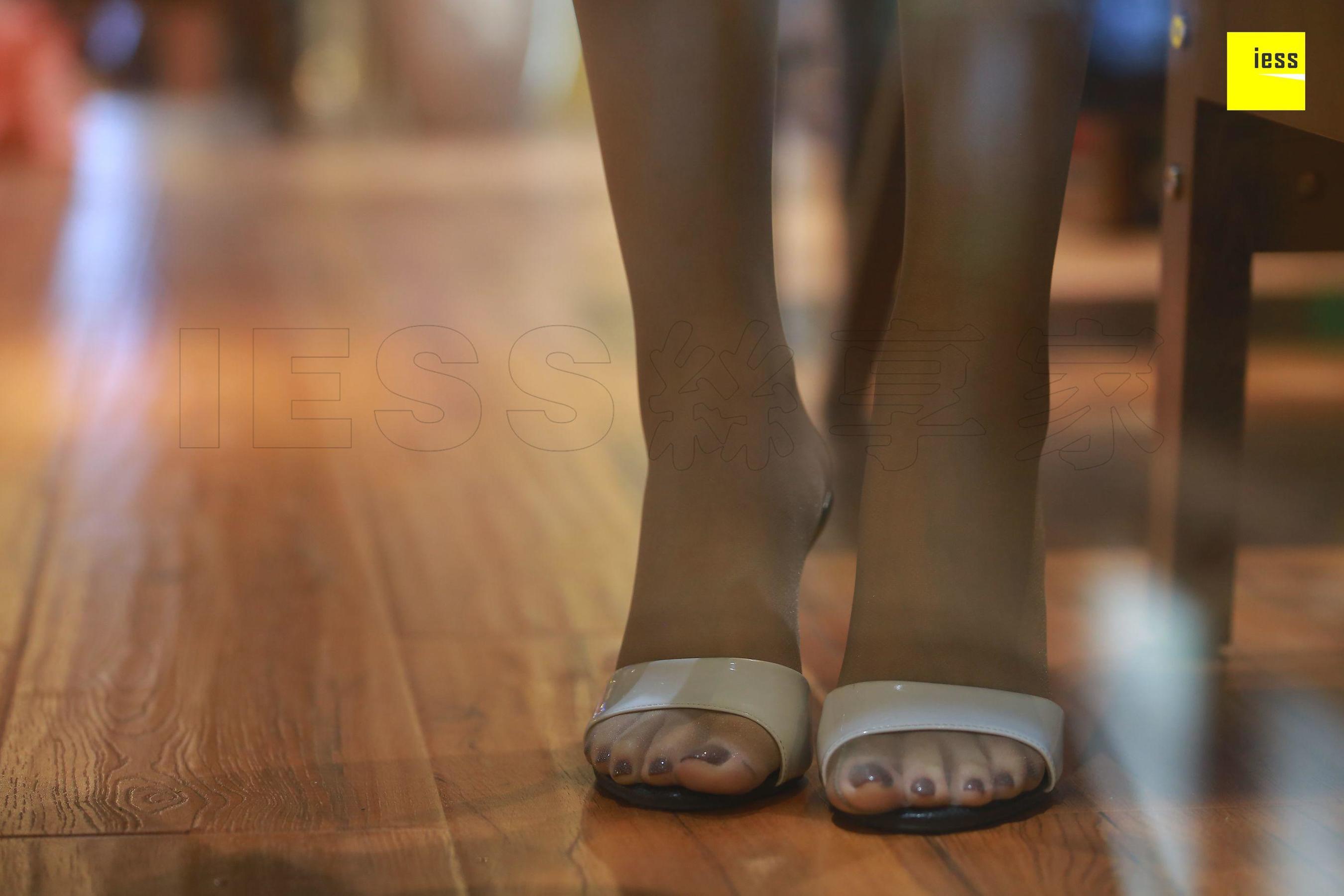 紫紫《绝美长腿咖啡丝》 [异思趣向IESS] 丝享家193_第3张