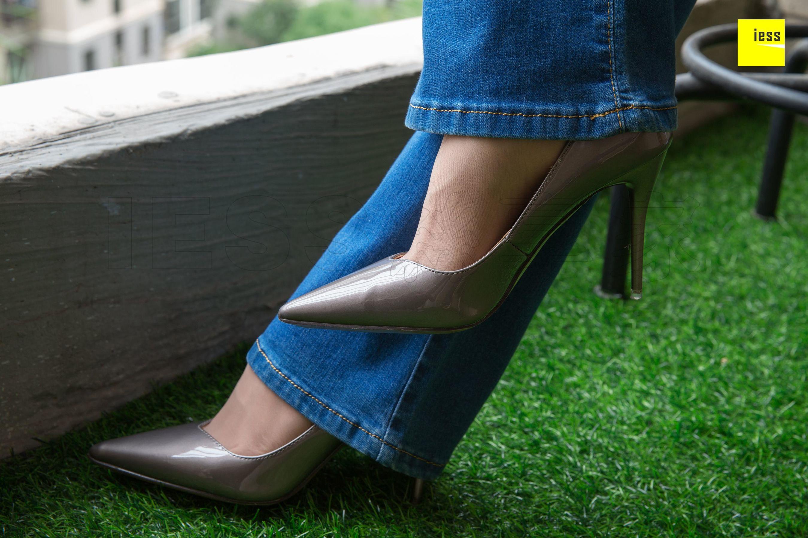 辣妈君君《辣妈的喇叭裤短丝》 [异思趣向IESS] 丝享家236_第4张