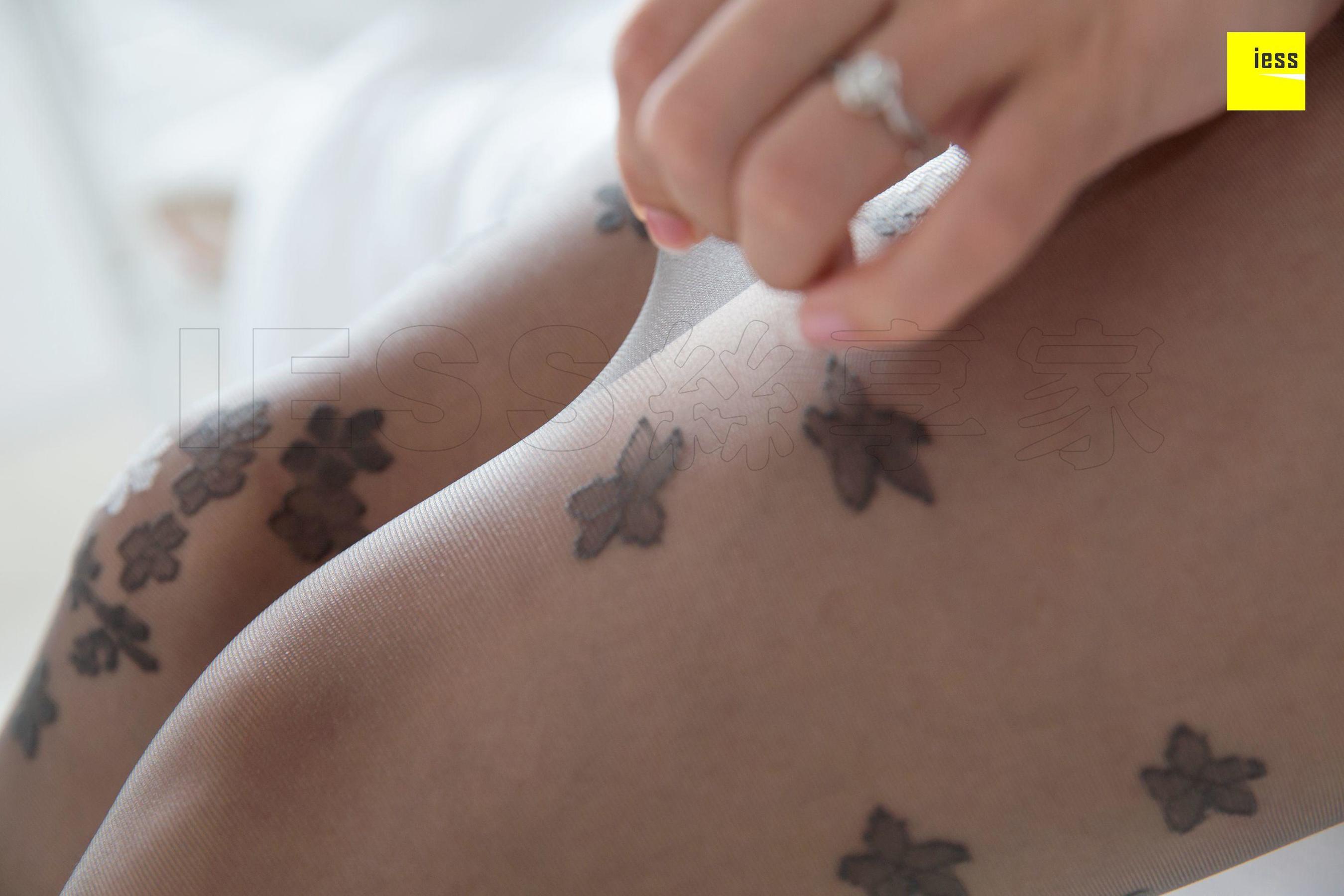 辣妈（君君）《辣妈花朵灰丝》 [异思趣向IESS] 丝享家259_第3张