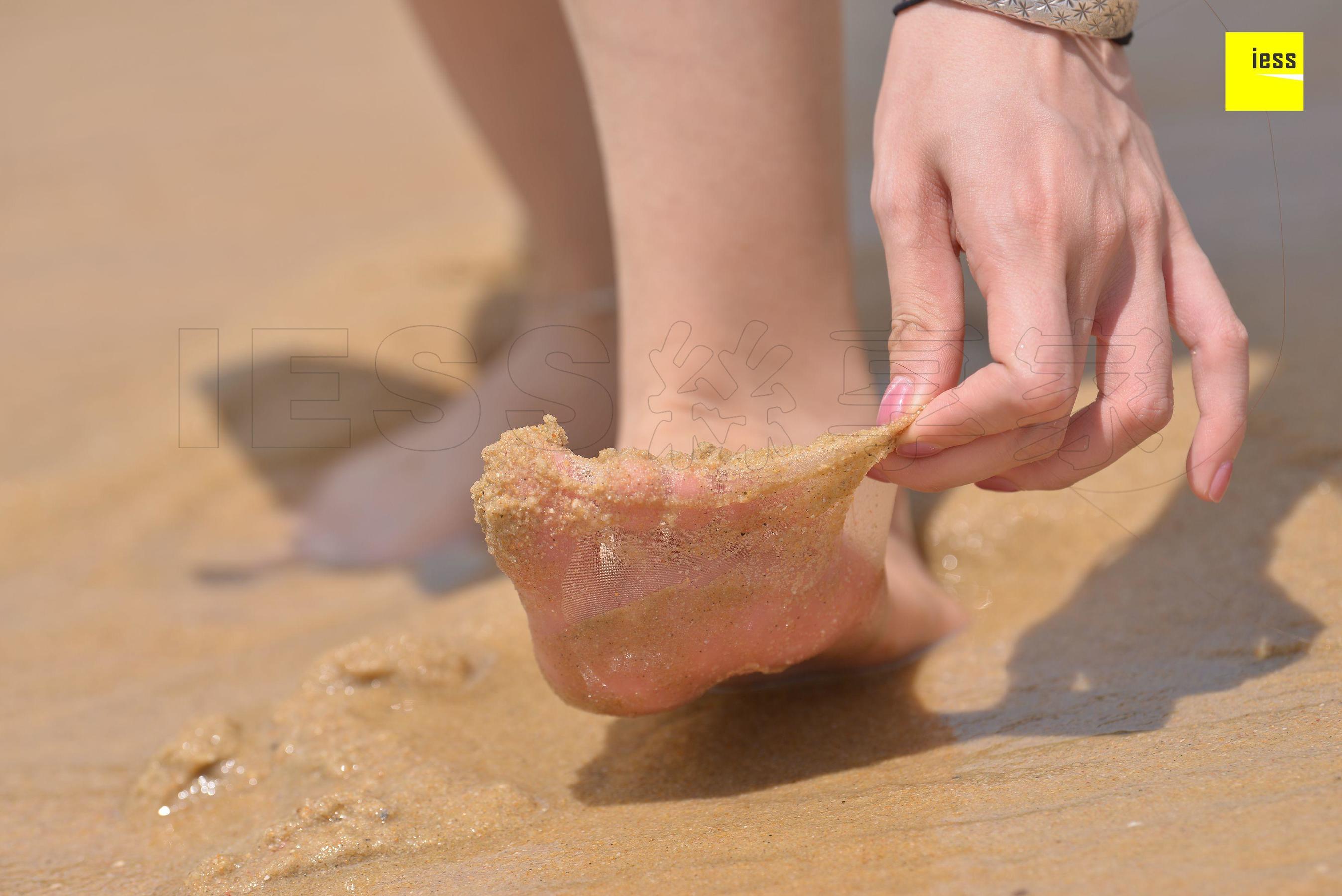 [异思趣向IESS] 《魔鬼周三》特刊27期 佳佳 沙滩制服?丝享家Ⅱ_第1张