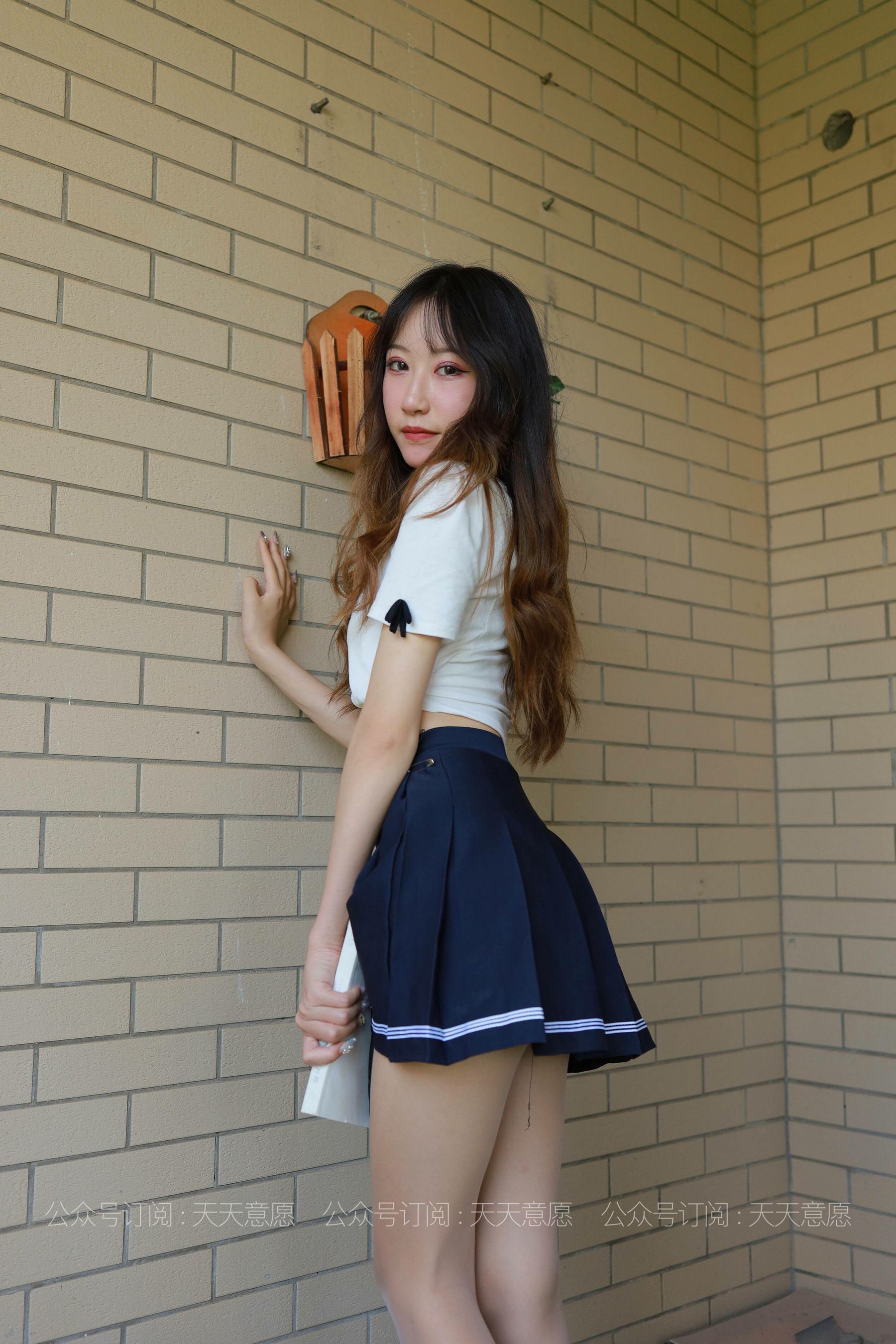 [IESS异思趣向] 丝享家 823：怡怡《长腿少女 新人报道》 丝袜美腿套图_第3张