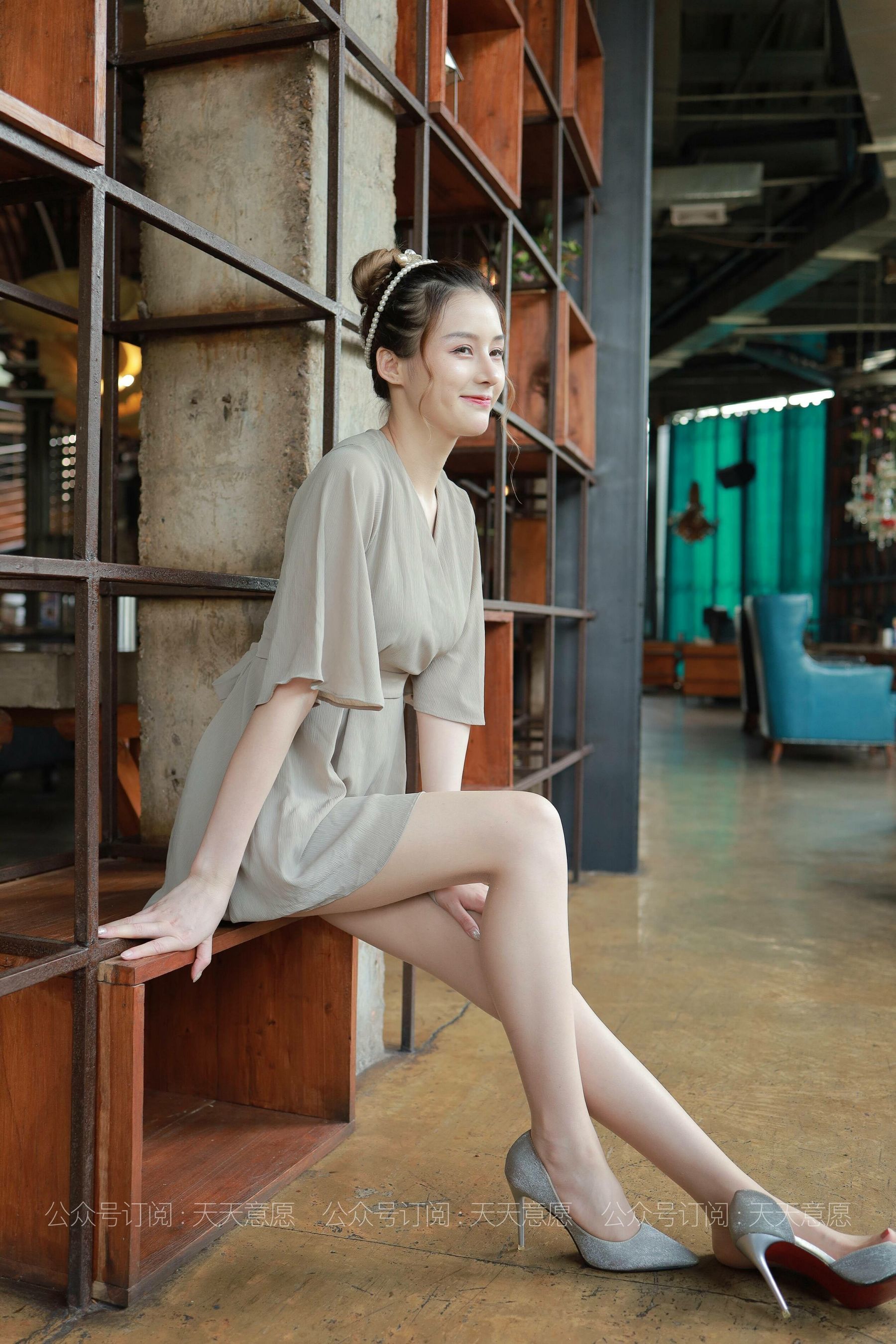 [IESS异思趣向] 丝享家 832：九妹《可甜可盐大长腿》 丝袜美腿套图_第3张