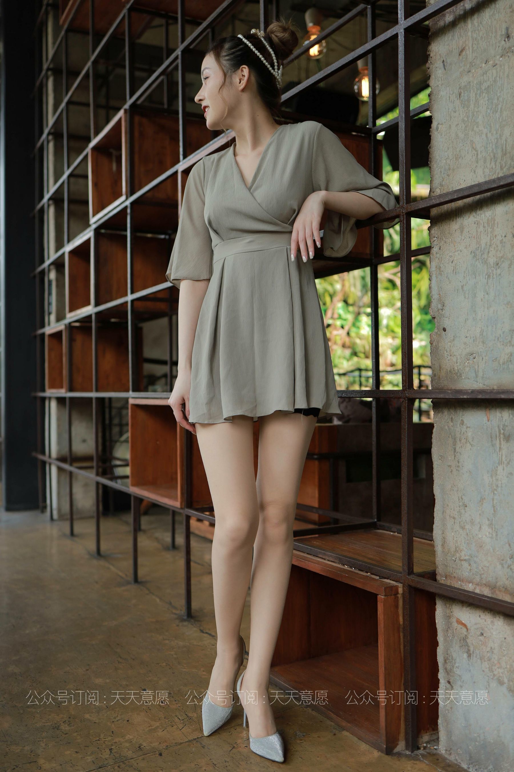 [IESS异思趣向] 丝享家 832：九妹《可甜可盐大长腿》 丝袜美腿套图_第4张