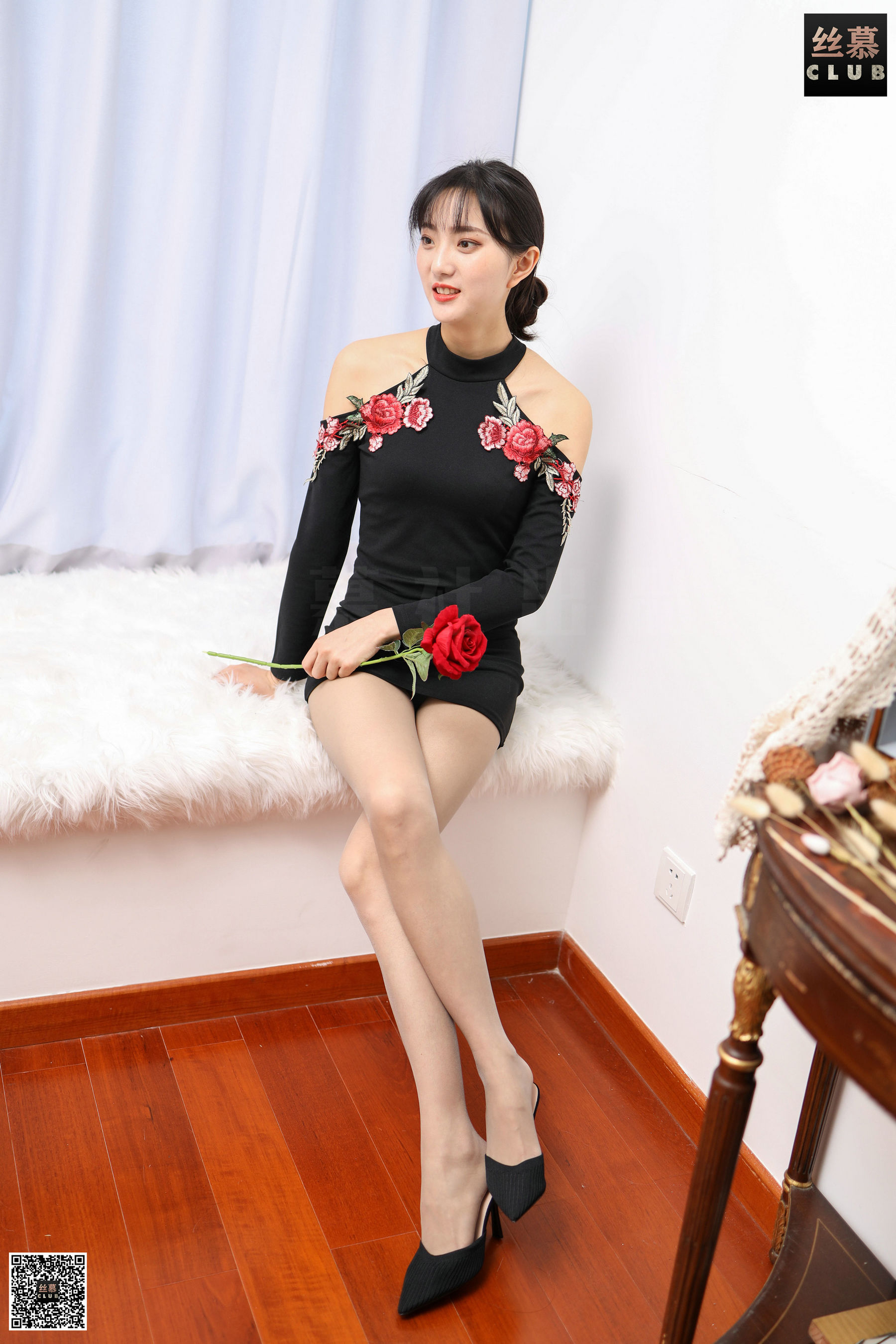 [丝慕] SM110 天天一元 佳佳的露肩裙_第1张