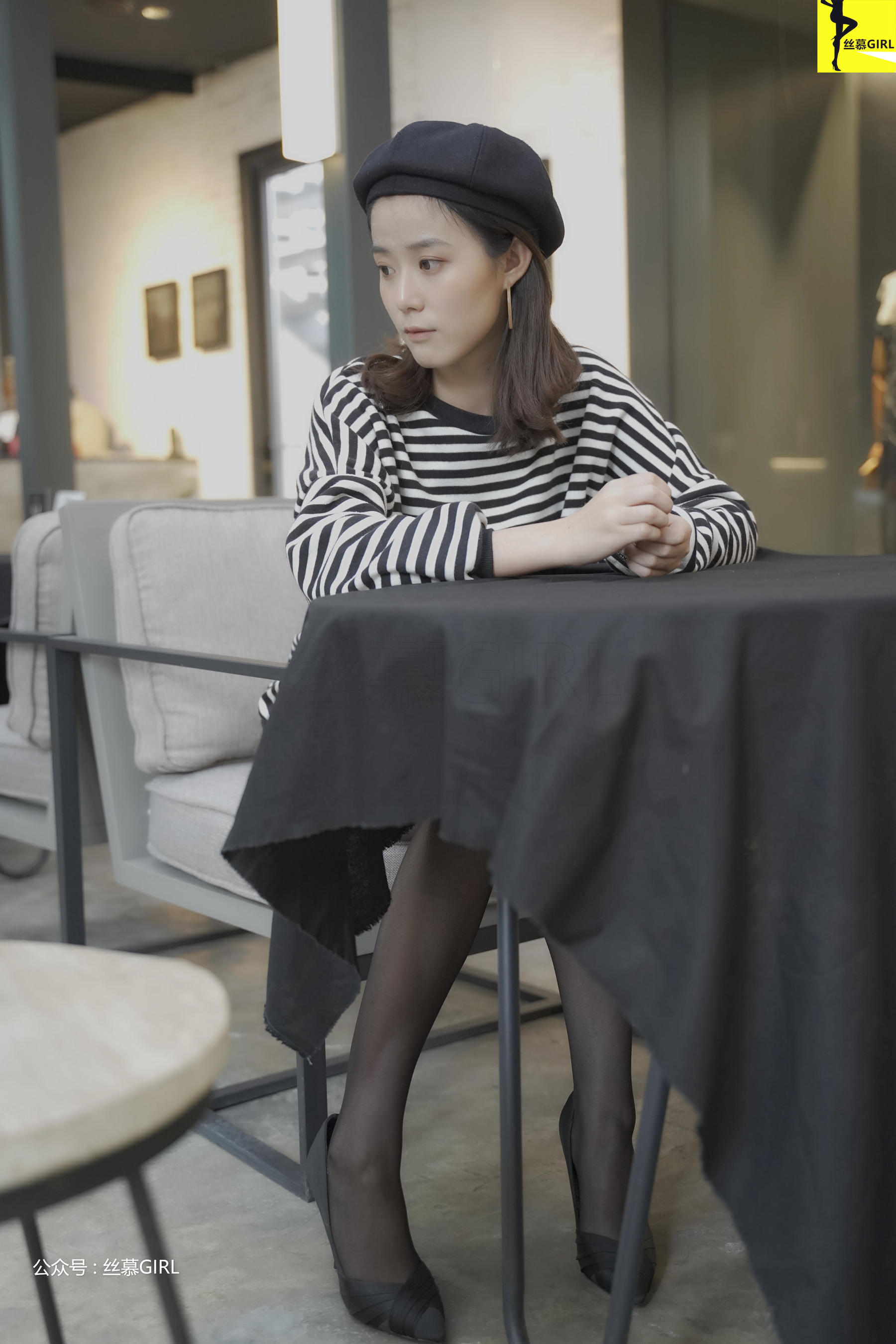 [丝慕] 第025期 四月 《谁是谁的腿》_第1张