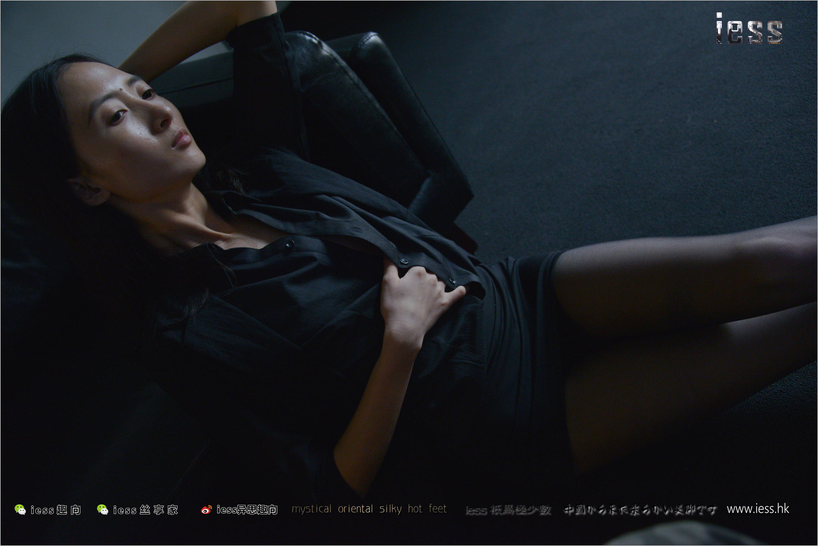 小莫《小莫的暗调黑丝④》 [异思趣向IESS] 丝足便当193_第1张